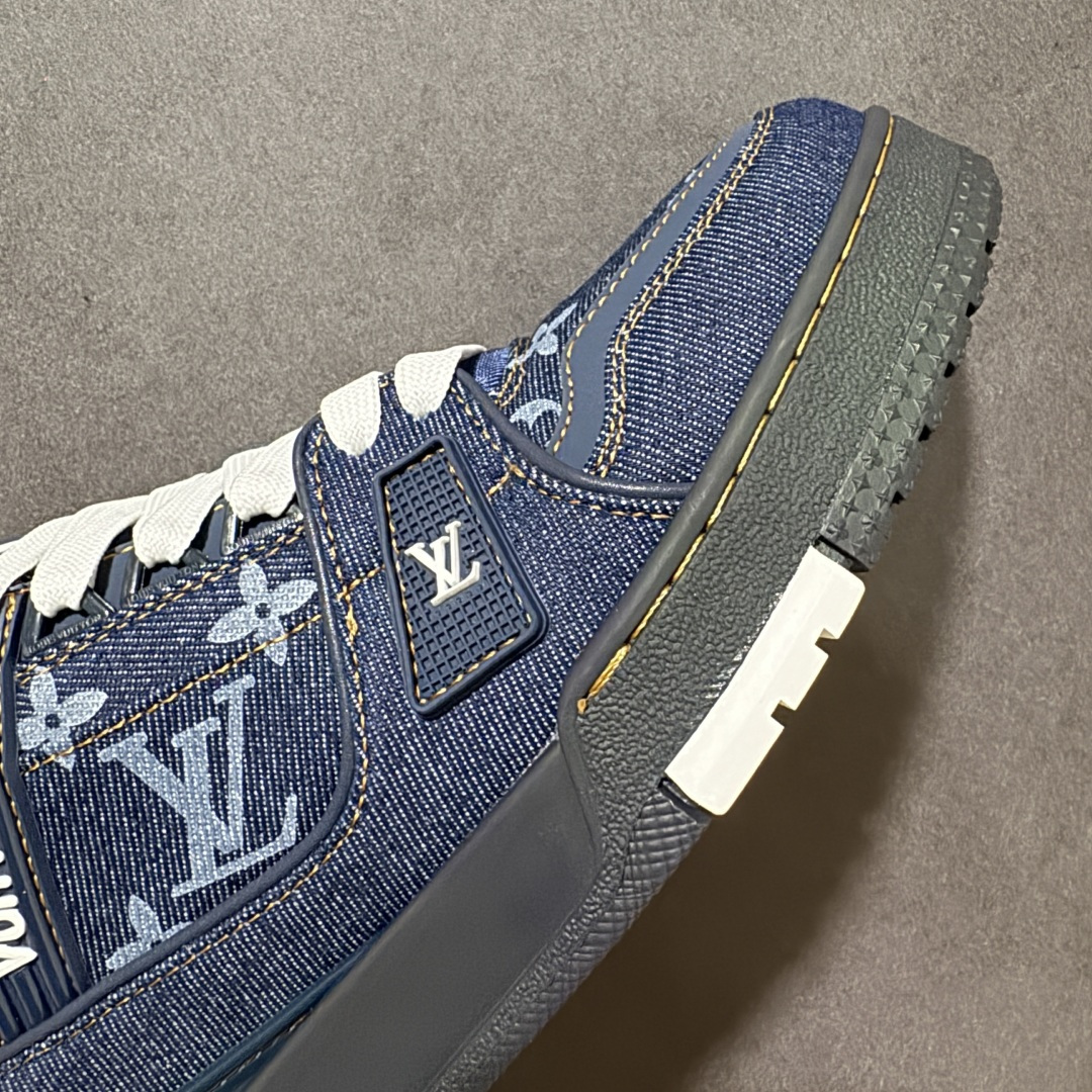 图片[5]-【性价比礼盒版】Louis Vuitton LV Trainer系列高奢运动鞋潮人必备单品 同步ZP官网空胶工艺 挂饰均镶嵌NFC芯片感应装置 正确胶片断点式设计 中底正确还原原版油印字母比例 1：1原楦格板、楦头、刀磨全新升级！ 独家订制顶级压纹麂皮 原版开模TPU大底 质感原版一致 垫脚聚米微料加透气英伦网布 细节完美呈现！ 尺码：35-47-选品中心