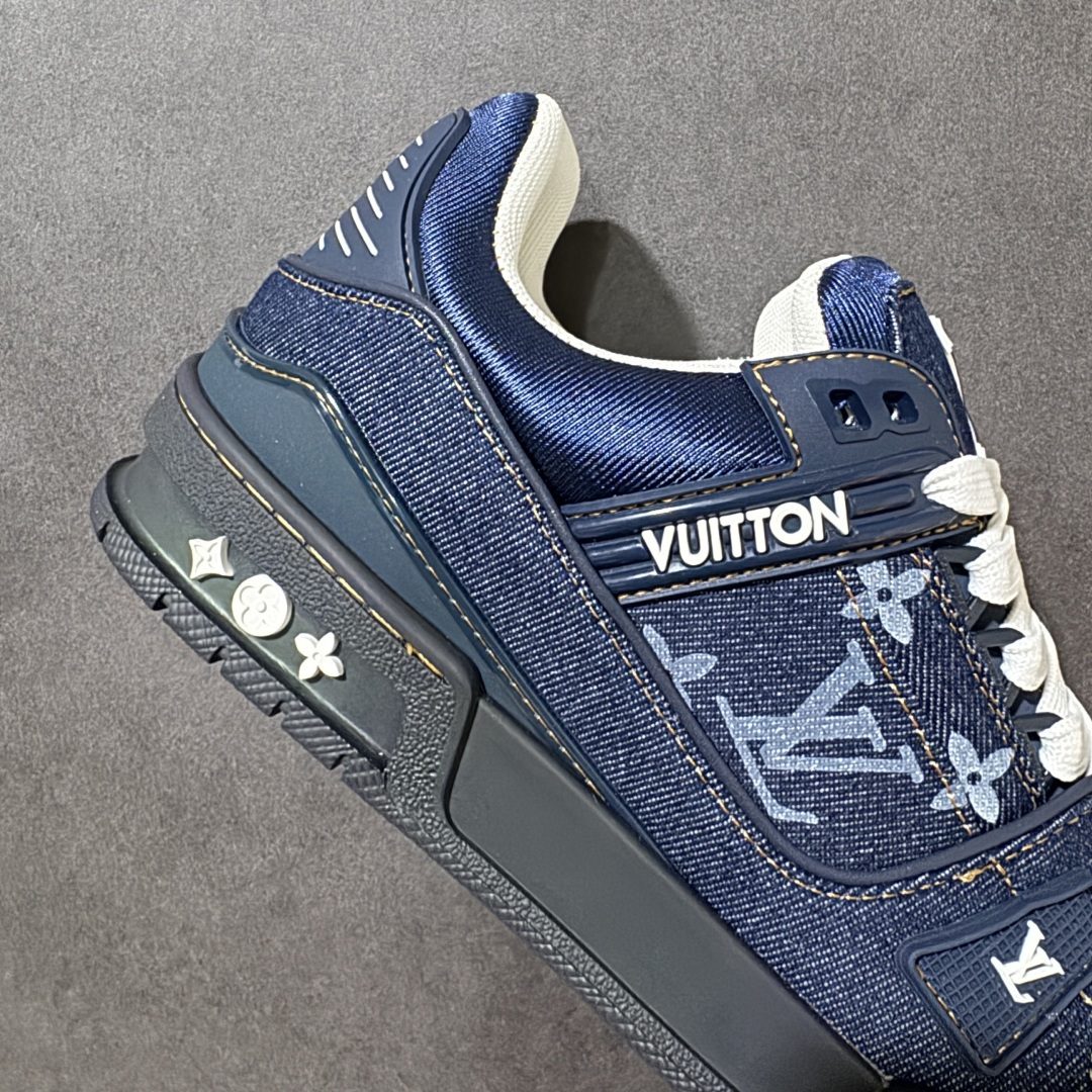 图片[6]-【性价比礼盒版】Louis Vuitton LV Trainer系列高奢运动鞋潮人必备单品 同步ZP官网空胶工艺 挂饰均镶嵌NFC芯片感应装置 正确胶片断点式设计 中底正确还原原版油印字母比例 1：1原楦格板、楦头、刀磨全新升级！ 独家订制顶级压纹麂皮 原版开模TPU大底 质感原版一致 垫脚聚米微料加透气英伦网布 细节完美呈现！ 尺码：35-47-选品中心
