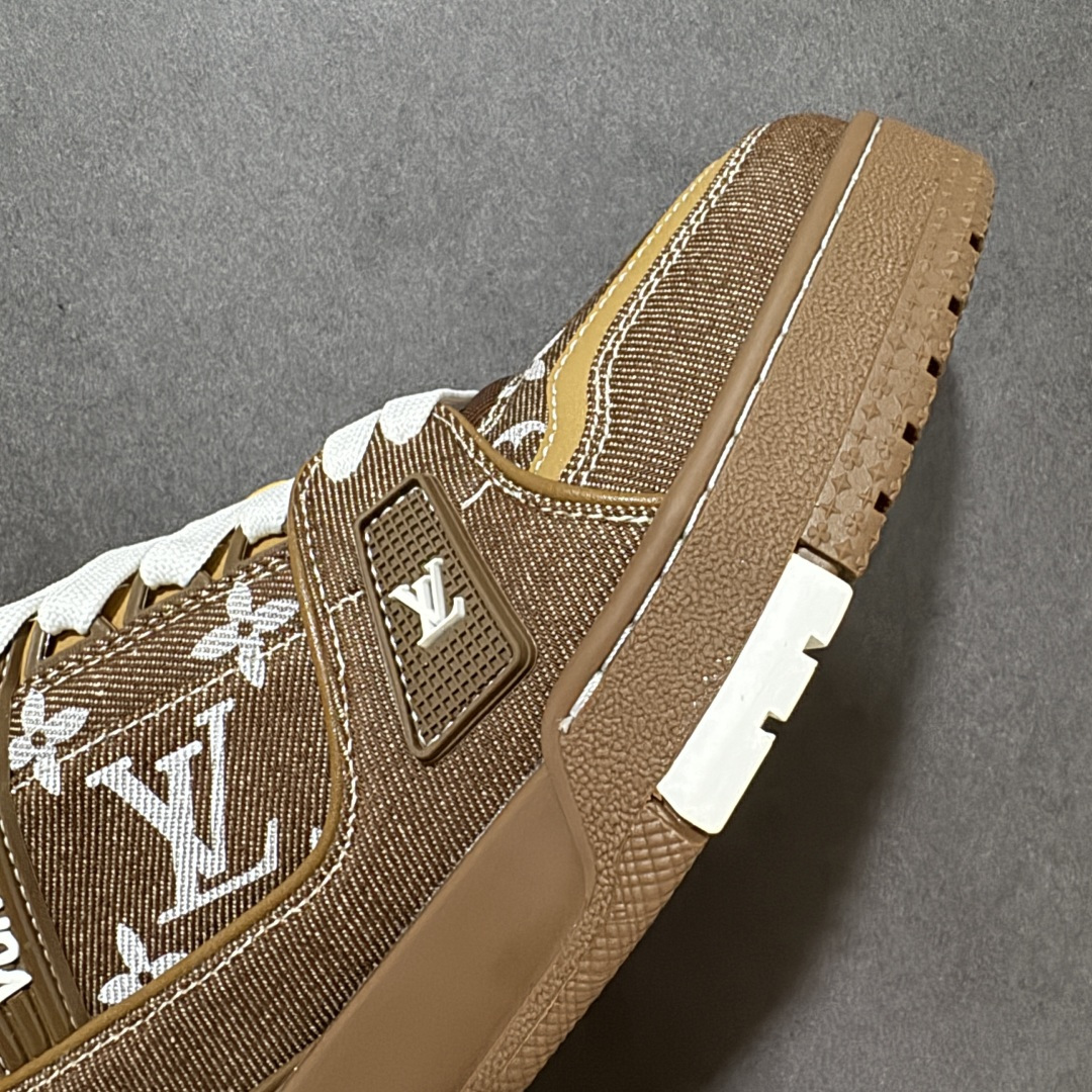 图片[5]-【性价比礼盒版】Louis Vuitton LV Trainer系列高奢运动鞋潮人必备单品 同步ZP官网空胶工艺 挂饰均镶嵌NFC芯片感应装置 正确胶片断点式设计 中底正确还原原版油印字母比例 1：1原楦格板、楦头、刀磨全新升级！ 独家订制顶级压纹麂皮 原版开模TPU大底 质感原版一致 垫脚聚米微料加透气英伦网布 细节完美呈现！ 尺码：35-47-选品中心