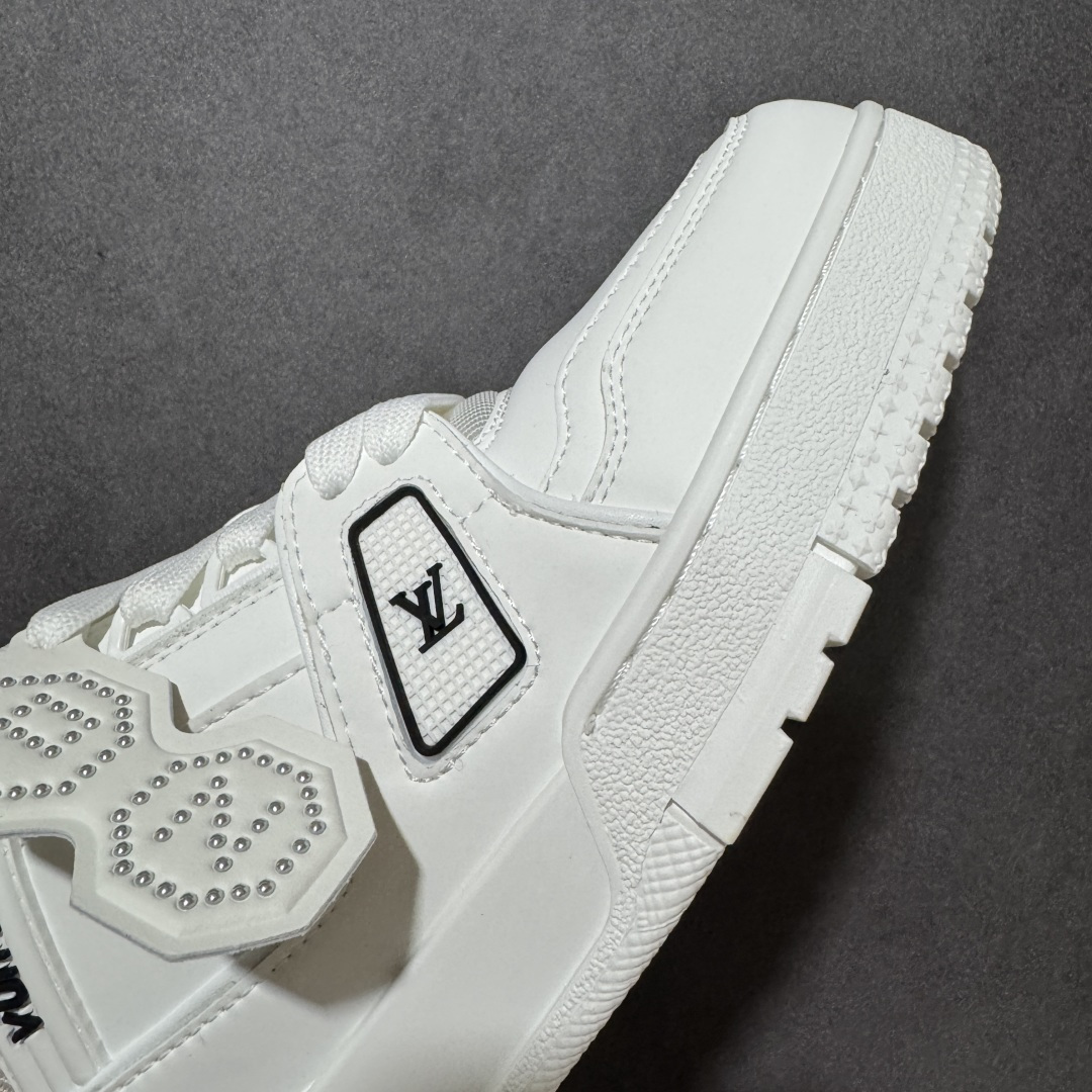 图片[5]-【性价比礼盒版】Louis Vuitton LV Trainer系列高奢运动鞋潮人必备单品 同步ZP官网空胶工艺 挂饰均镶嵌NFC芯片感应装置 正确胶片断点式设计 中底正确还原原版油印字母比例 1：1原楦格板、楦头、刀磨全新升级！ 独家订制顶级压纹麂皮 原版开模TPU大底 质感原版一致 垫脚聚米微料加透气英伦网布 细节完美呈现！ 尺码：35-47-选品中心