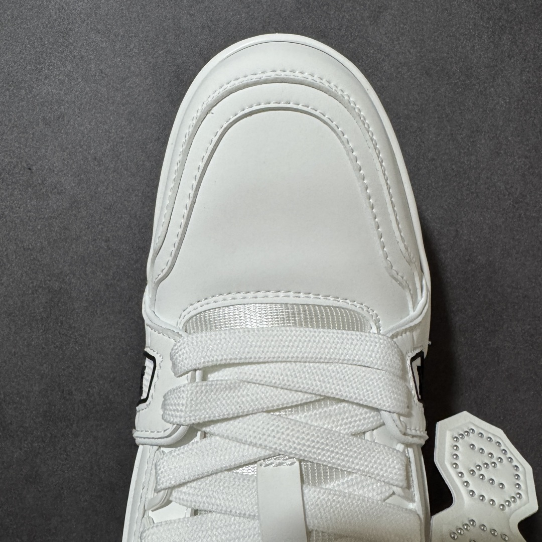 图片[8]-【性价比礼盒版】Louis Vuitton LV Trainer系列高奢运动鞋潮人必备单品 同步ZP官网空胶工艺 挂饰均镶嵌NFC芯片感应装置 正确胶片断点式设计 中底正确还原原版油印字母比例 1：1原楦格板、楦头、刀磨全新升级！ 独家订制顶级压纹麂皮 原版开模TPU大底 质感原版一致 垫脚聚米微料加透气英伦网布 细节完美呈现！ 尺码：35-47-选品中心