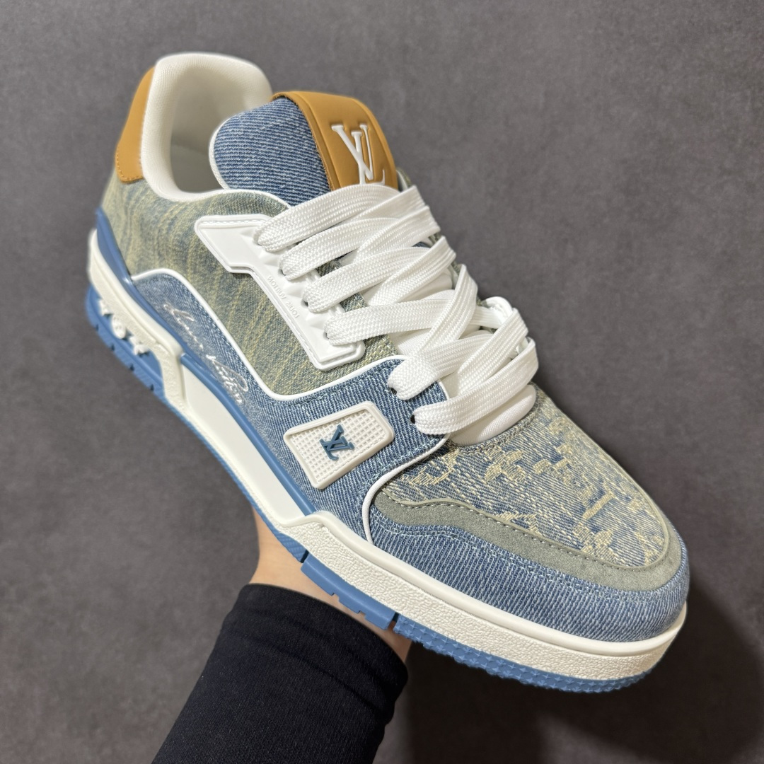 图片[3]-【性价比礼盒版】Louis Vuitton LV Trainer系列高奢运动鞋潮人必备单品 同步ZP官网空胶工艺 挂饰均镶嵌NFC芯片感应装置 正确胶片断点式设计 中底正确还原原版油印字母比例 1：1原楦格板、楦头、刀磨全新升级！ 独家订制顶级压纹麂皮 原版开模TPU大底 质感原版一致 垫脚聚米微料加透气英伦网布 细节完美呈现！ 尺码：35-47-选品中心
