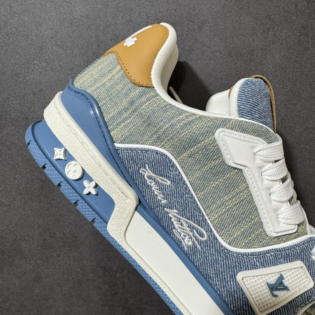 图片[6]-【性价比礼盒版】Louis Vuitton LV Trainer系列高奢运动鞋潮人必备单品 同步ZP官网空胶工艺 挂饰均镶嵌NFC芯片感应装置 正确胶片断点式设计 中底正确还原原版油印字母比例 1：1原楦格板、楦头、刀磨全新升级！ 独家订制顶级压纹麂皮 原版开模TPU大底 质感原版一致 垫脚聚米微料加透气英伦网布 细节完美呈现！ 尺码：35-47-选品中心