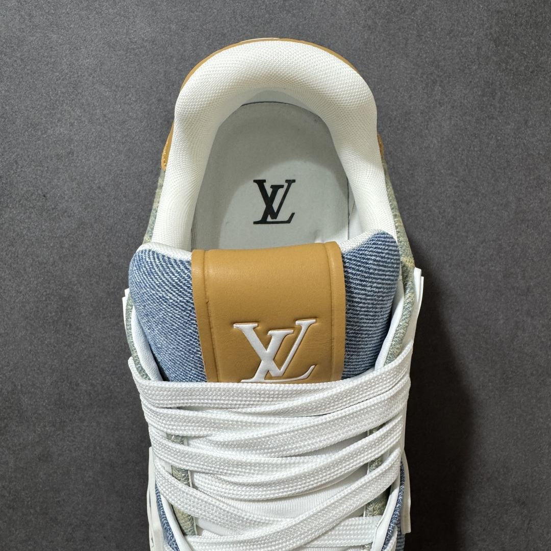 图片[7]-【性价比礼盒版】Louis Vuitton LV Trainer系列高奢运动鞋潮人必备单品 同步ZP官网空胶工艺 挂饰均镶嵌NFC芯片感应装置 正确胶片断点式设计 中底正确还原原版油印字母比例 1：1原楦格板、楦头、刀磨全新升级！ 独家订制顶级压纹麂皮 原版开模TPU大底 质感原版一致 垫脚聚米微料加透气英伦网布 细节完美呈现！ 尺码：35-47-选品中心