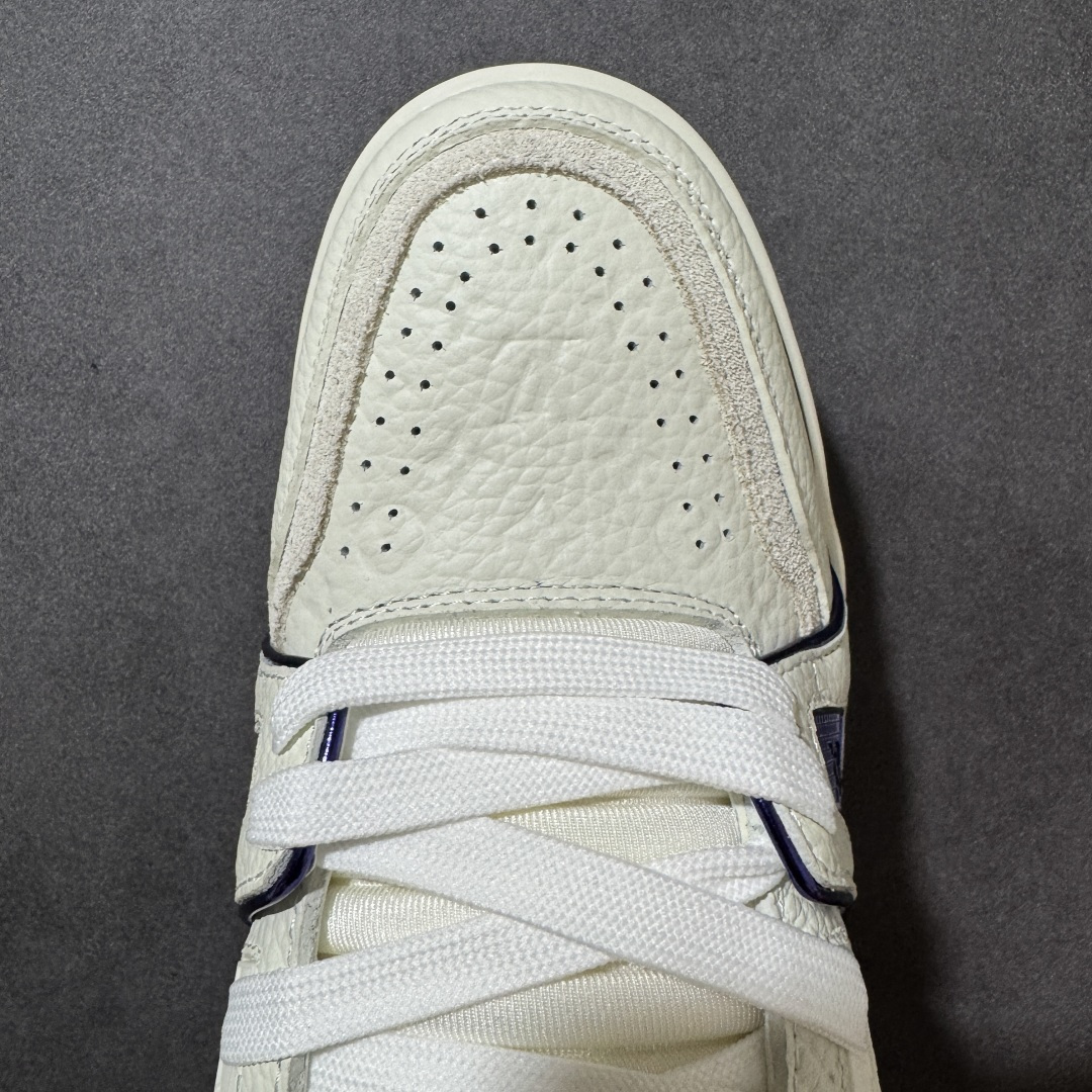 图片[8]-【性价比礼盒版】Louis Vuitton LV Trainer系列高奢运动鞋潮人必备单品 同步ZP官网空胶工艺 挂饰均镶嵌NFC芯片感应装置 正确胶片断点式设计 中底正确还原原版油印字母比例 1：1原楦格板、楦头、刀磨全新升级！ 独家订制顶级压纹麂皮 原版开模TPU大底 质感原版一致 垫脚聚米微料加透气英伦网布 细节完美呈现！ 尺码：35-47-选品中心
