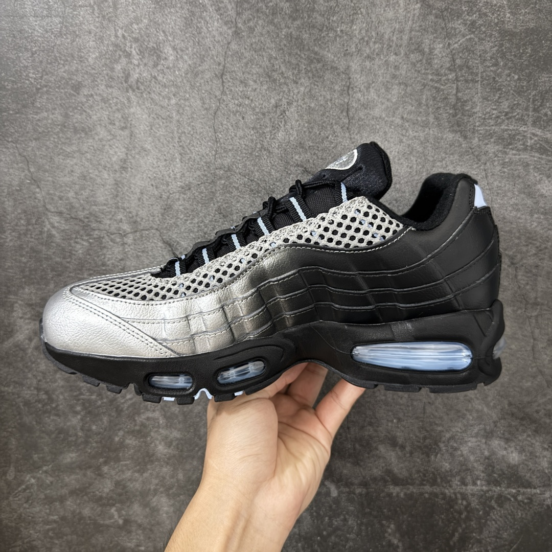 图片[2]-【小绿x/EM纯原】外贸超人气顶流单品 纯原版 Palace x NK Air Max 95 联名款低帮休闲运动鞋黑银 IQ7708-095 重金原鞋购入 独家私模 原版定制五金辅料 外贸平台充Z 高端零售专供品质 尺码：36 37.5 38 38.5 39 40 40.5 41 42 42.5 43 44 44.5 45 46 47.5 48.5 49.5-选品中心