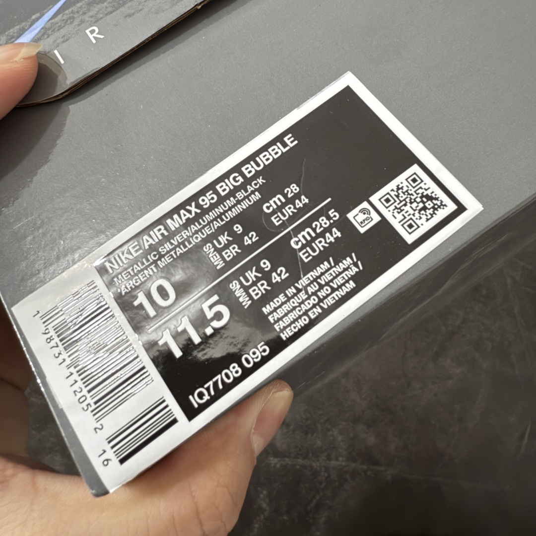 图片[9]-【小绿x/EM纯原】外贸超人气顶流单品 纯原版 Palace x NK Air Max 95 联名款低帮休闲运动鞋黑银 IQ7708-095 重金原鞋购入 独家私模 原版定制五金辅料 外贸平台充Z 高端零售专供品质 尺码：36 37.5 38 38.5 39 40 40.5 41 42 42.5 43 44 44.5 45 46 47.5 48.5 49.5-选品中心