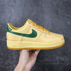 Nike Air Force 1 ‘07 Low 空军一号 黄绿漆皮!货号:IO4489-700!尺码: Nike Air Force 1 ‘07 Low 空军一号 黄绿漆皮!货号:IO4489-700!尺码:
