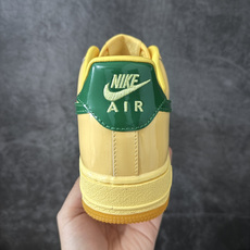 Nike Air Force 1 ‘07 Low 空军一号 黄绿漆皮!货号:IO4489-700!尺码: Nike Air Force 1 ‘07 Low 空军一号 黄绿漆皮!货号:IO4489-700!尺码: