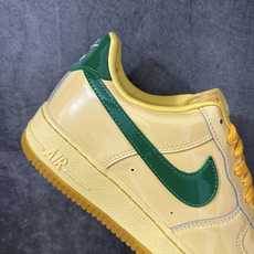 Nike Air Force 1 ‘07 Low 空军一号 黄绿漆皮!货号:IO4489-700!尺码: Nike Air Force 1 ‘07 Low 空军一号 黄绿漆皮!货号:IO4489-700!尺码: