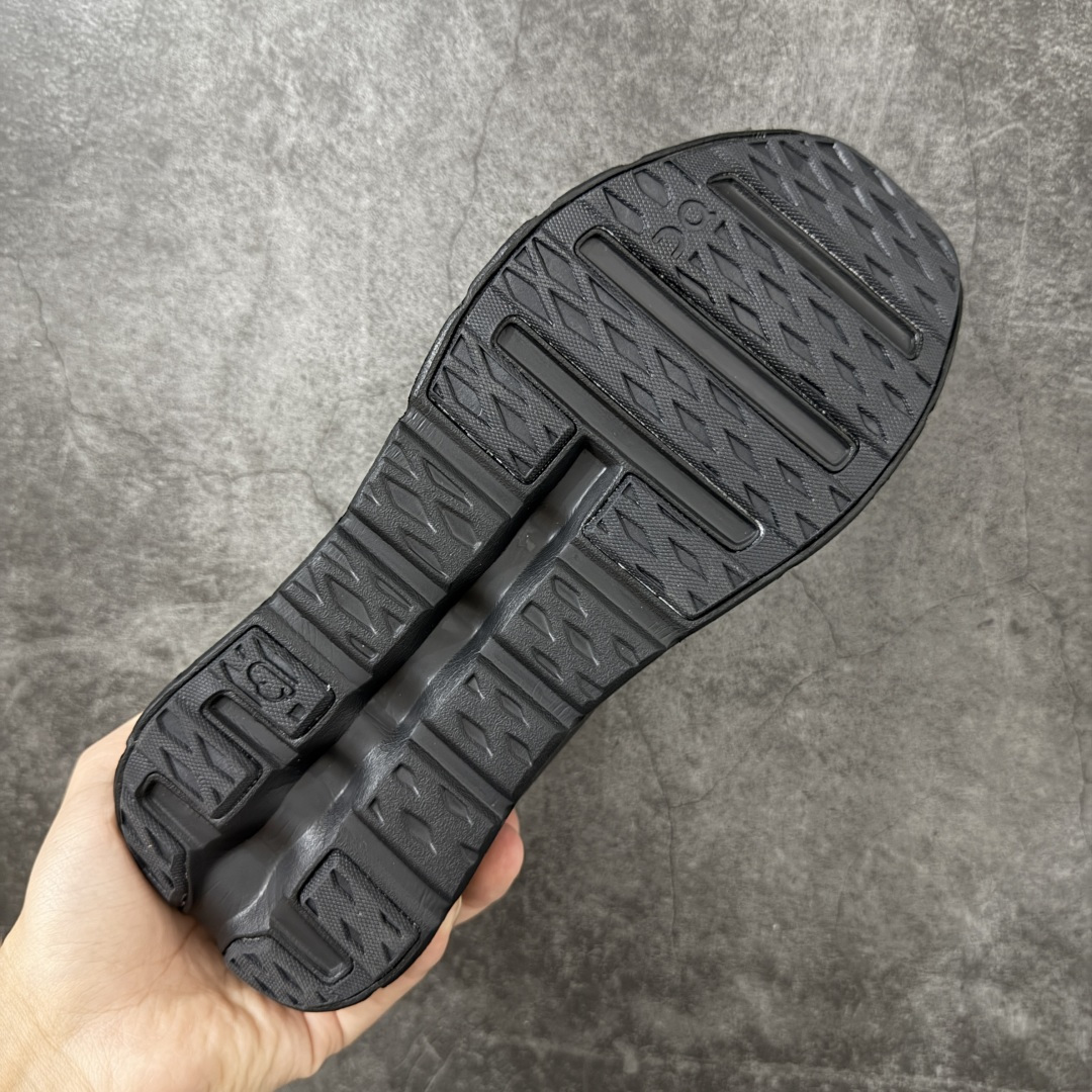 图片[9]-【PZ精品版】On Cloudtilt 舒适百搭 支撑 低帮 跑步鞋 男女款 超完美品质 欢迎对比市场通货 原鞋购入1：1开发 原厂纸板 原厂楦头 平台电商外贸跑量爆款 昂跑核心倾斜云朵缓震结构，侧边镂空孔洞设计，落地时分段形变吸收冲击力，软弹缓震同时兼顾落地稳定性；轻量化发泡材质，上脚无负重感，久走不累腿脚，有效缓冲路面硬冲击。 黑白渐变配色高级清冷，简约On品牌标识低调耐看，没有繁杂印花装饰；流畅鞋型修饰脚型，男女同款，搭配运动卫裤、直筒牛仔裤、休闲裙装都适配，运动、通勤、轻户外一鞋搞定。 分段式橡胶防滑纹路，贴合脚掌发力轨迹，柏油路、地砖路面抓地牢靠，日常雨天出行不易打滑；耐磨橡胶材质延长鞋子使用寿命，兼顾颜值与实用性。 尺码：36 36.5 37 38 38.5 39 40 40.5 41 42 42.5 43 44 44.5 45-选品中心