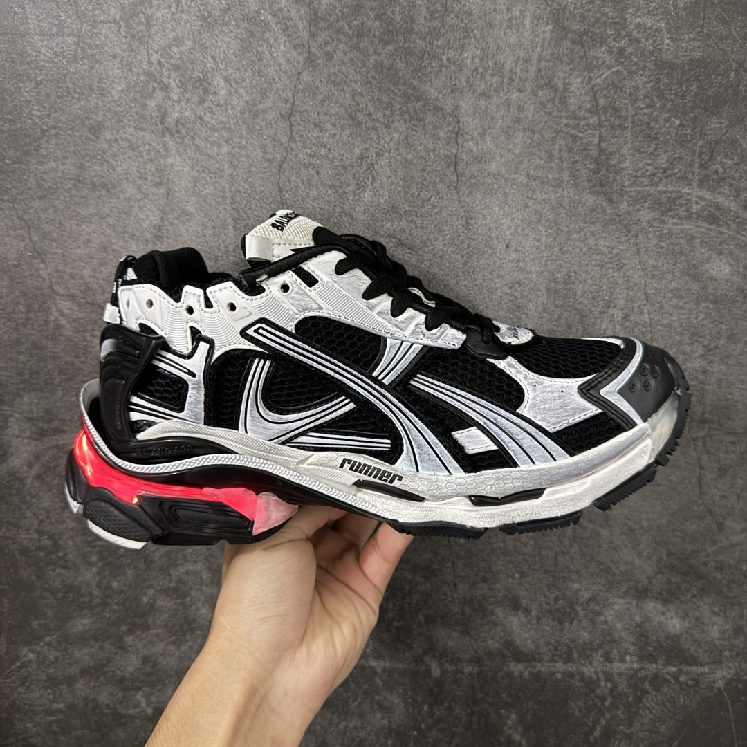 【OK版本】巴黎世家 七代半灯鞋Balenciaga 巴黎7.5巴黎世家 最新配色潮流复古休闲鞋 独家采用大容量锂电，反复按压10万次不会坏， 1.锂电池：3.7V 602040 450毫安时 1.65瓦时 2. 驱动IC：11种模式的开/关切换 通过溢胶、做旧、缝线等细节， 展示了设计师 Demna 的运动鞋风格， 用一双「旧鞋」传递复古感，后侧板、 翘起的鞋头，则展示了 Demna 在结构上的未来构想； 原装大盒从里到外一切百分百还原官方配置 顶级专供碾压一切版本 尺码：35-46-选品中心