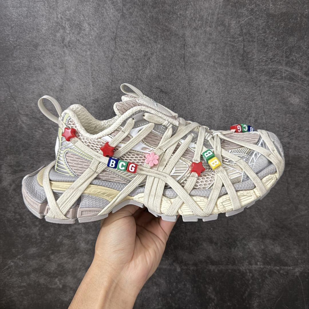 【i8版本】Balenciaga 巴黎3XL 蜘蛛侠绑带 配饰款 Balenciaga巴黎世家 24ss 绑带做旧款 巴黎十代网眼潮流百搭低帮老爹鞋 慢工出细活 出货即最强 皮料钢丝纹高频工艺 整体鞋面及大底做旧 细节各个方面均无可挑剔 尺码：35-46 偏大一码 建议比正常运动鞋买小一号-选品中心