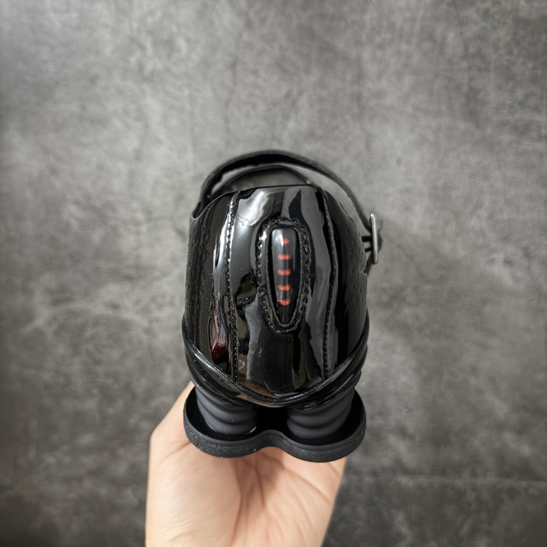 图片[4]-【公司级】Nike × NAKED Copenhagen SHOX Z Calistra 街头感舒适百搭 玛丽珍鞋 女款 耐克蕾虎联名款的玛丽珍，整体外观采用了黑红的经典搭配，漆皮的鞋面质感很细腻，自带低调光泽，绑带处的花卉刺绣更添了几分温柔精致，更显Calistra的特别之处，后根Shox鞋底的红色，内里的红色和黑色鞋面形成强烈对比。黑漆皮里藏着一点红，像穿着礼服去跑步，像买花路上突然想跳舞，弹簧柱踩在地上，每一步都有点嚣张，运动中带着少女感。 货号： IR5510-001 尺码： 35.5 36 36.5 37.5 38 38.5 39 40 40.5 41-选品中心