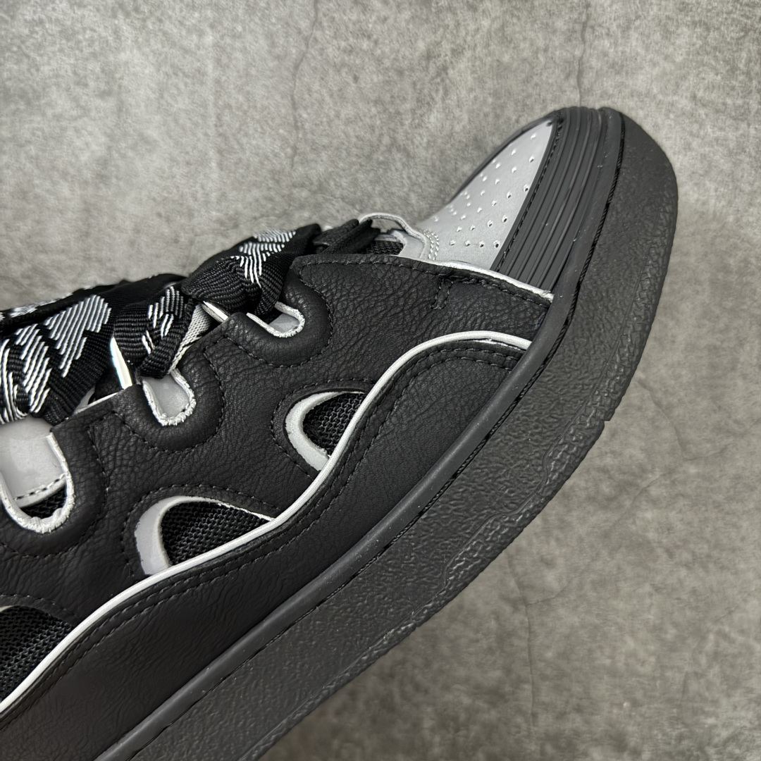 图片[6]-【YH纯原版】 Lanvin Leather Curb Sneakers 浪凡面包鞋 现货 原版1：1开模重工艺制作 面料采用进口牛磨砂➕环保牛反绒➕金钢网织物 内里柔软透气太空棉面料 原版开模双色TPU大底 顶级品质 区别市场流通其他货品 Leather是一款灵感源自90年代的运动鞋 设计自信 尺寸夸张 这款鞋由纳帕小牛皮、翻毛皮和网眼布制成 圆润的外形、加垫的鞋舌和弯曲的金属孔眼使这款精心打造的鞋格外舒适 尺码：36-47-选品中心