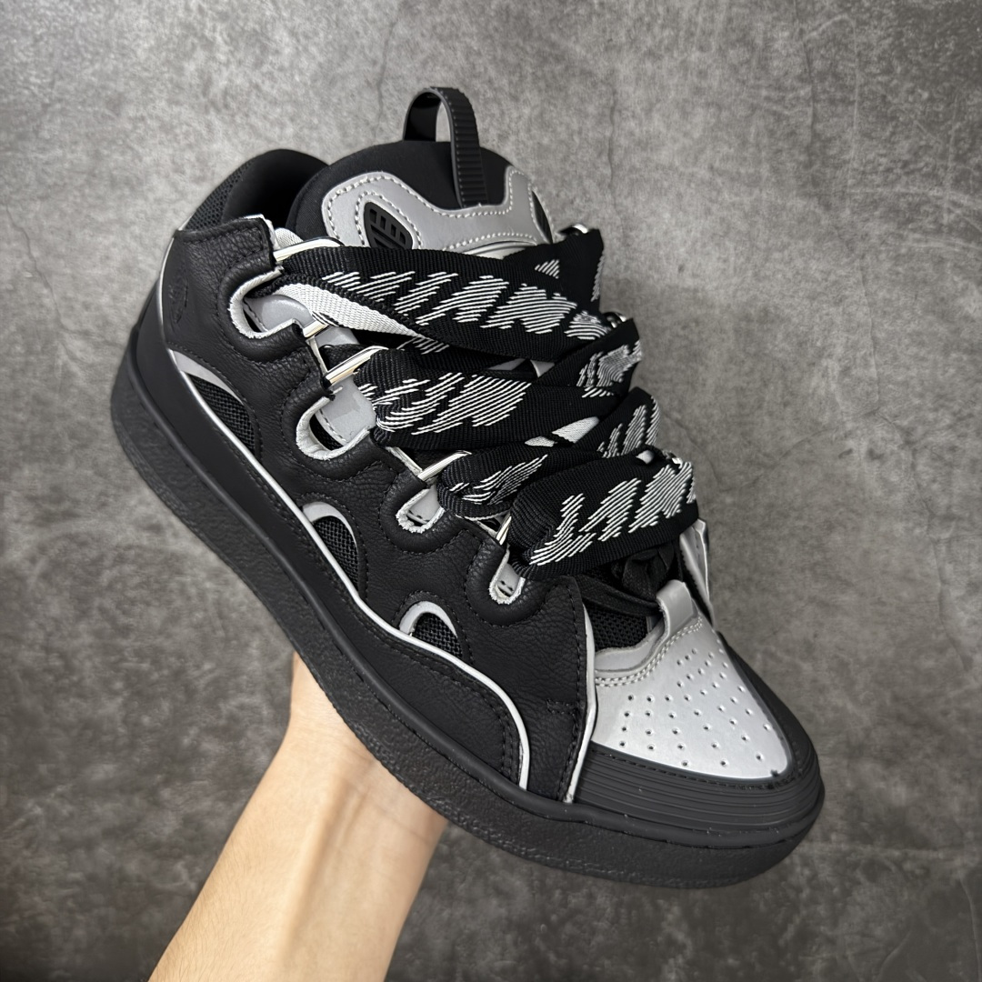 图片[3]-【YH纯原版】 Lanvin Leather Curb Sneakers 浪凡面包鞋 现货 原版1：1开模重工艺制作 面料采用进口牛磨砂➕环保牛反绒➕金钢网织物 内里柔软透气太空棉面料 原版开模双色TPU大底 顶级品质 区别市场流通其他货品 Leather是一款灵感源自90年代的运动鞋 设计自信 尺寸夸张 这款鞋由纳帕小牛皮、翻毛皮和网眼布制成 圆润的外形、加垫的鞋舌和弯曲的金属孔眼使这款精心打造的鞋格外舒适 尺码：36-47-选品中心