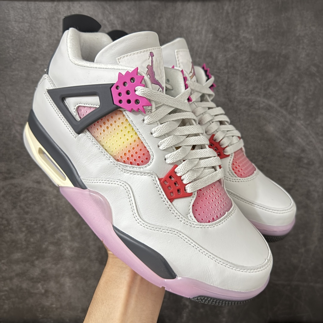 【原厂版】Jordan Air Jordan 4 Retro Comic 舒适贴合 支撑 复古篮球鞋 男款 AJ4白黑粉 货号JA1135-100 全新升级改良 原鞋原楦原纸板同源开发 完美呈现乔4的版型 内侧正确双色网格 还原细节 原厂皮料 正确气垫颜色 正确网格工艺 正确拉帮工艺 全鞋原装材料制作 原档案原模具打造 支持全方位与正品对比 尺码：40-47.5-选品中心