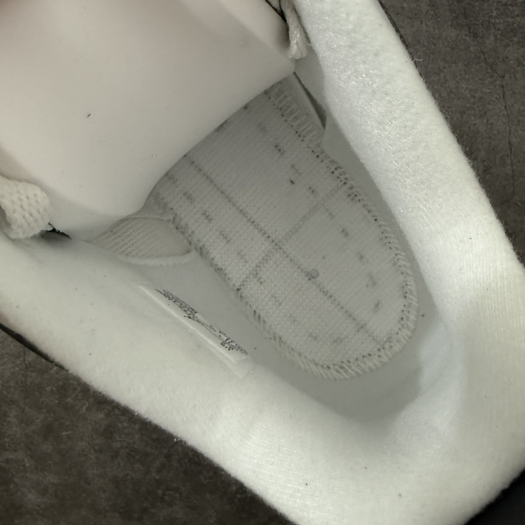 图片[8]-【原厂版】Jordan Air Jordan 4 Retro Comic 舒适贴合 支撑 复古篮球鞋 男款 AJ4白黑粉 货号JA1135-100 全新升级改良 原鞋原楦原纸板同源开发 完美呈现乔4的版型 内侧正确双色网格 还原细节 原厂皮料 正确气垫颜色 正确网格工艺 正确拉帮工艺 全鞋原装材料制作 原档案原模具打造 支持全方位与正品对比 尺码：40-47.5-选品中心