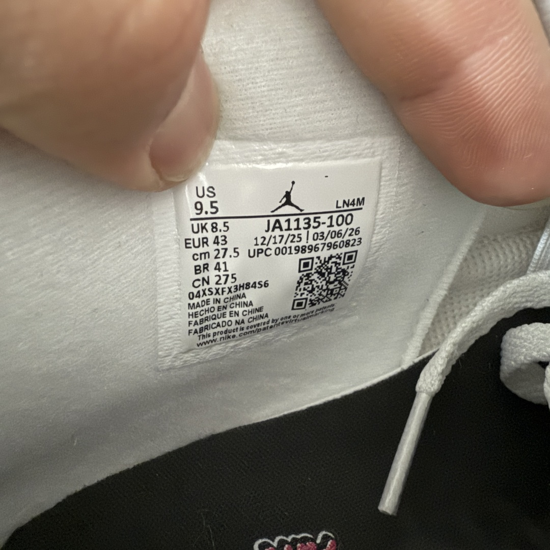 图片[9]-【原厂版】Jordan Air Jordan 4 Retro Comic 舒适贴合 支撑 复古篮球鞋 男款 AJ4白黑粉 货号JA1135-100 全新升级改良 原鞋原楦原纸板同源开发 完美呈现乔4的版型 内侧正确双色网格 还原细节 原厂皮料 正确气垫颜色 正确网格工艺 正确拉帮工艺 全鞋原装材料制作 原档案原模具打造 支持全方位与正品对比 尺码：40-47.5-选品中心