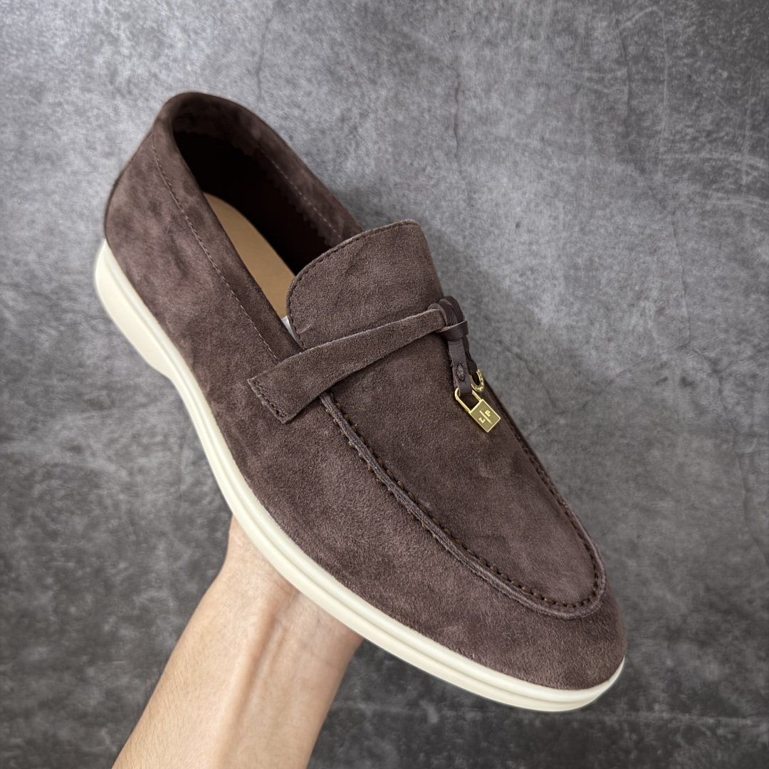 图片[3]-【莞顶飞机盒版】Loro Piana LP乐悠翩雅25 舒适锁头乐福鞋 【报货请备注清楚版本 避免配错】 目前市场最优品质 全鞋原材料 超高清洁度 完美版型 研究了四个月终于可量产完全复刻💯 徒步五万步不脚疼的鞋 LP是意大利顶级奢侈品牌 低调奢华 设计都是一贯纯色系 简单、细节巧妙、清新脱俗！ 不想满大街撞款的可以看看这个品牌、ins、小红书随处可见这个品牌的身影 ！原版一比一定制 细节处理很好‼️ 面部：进口鹿皮反毛羊皮 垫脚：牛皮垫脚 大底：原版耐磨高弹牛筋底 尺码：36-45-选品中心