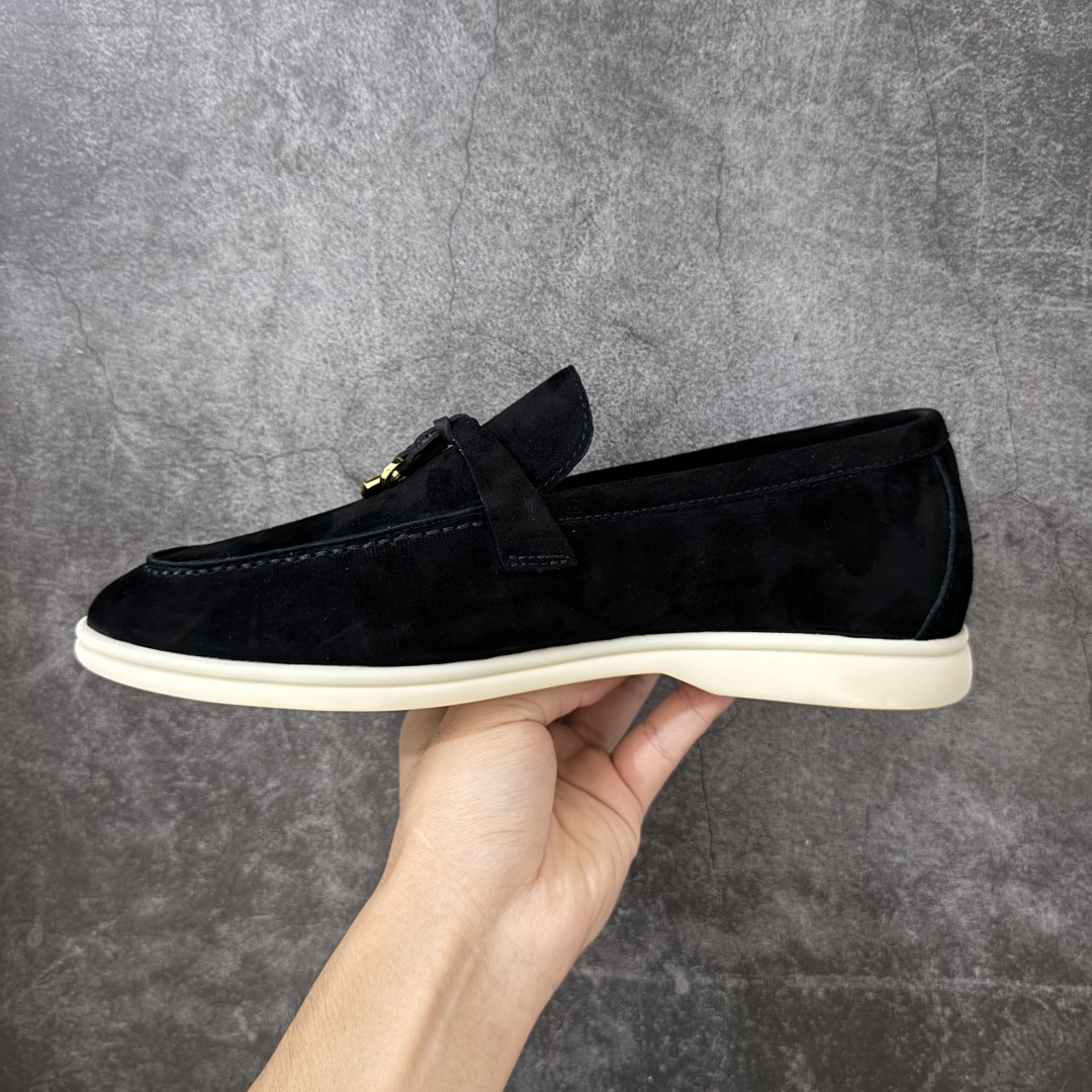 图片[2]-【莞顶飞机盒版】Loro Piana LP乐悠翩雅25 舒适锁头乐福鞋 【报货请备注清楚版本 避免配错】 目前市场最优品质 全鞋原材料 超高清洁度 完美版型 研究了四个月终于可量产完全复刻💯 徒步五万步不脚疼的鞋 LP是意大利顶级奢侈品牌 低调奢华 设计都是一贯纯色系 简单、细节巧妙、清新脱俗！ 不想满大街撞款的可以看看这个品牌、ins、小红书随处可见这个品牌的身影 ！原版一比一定制 细节处理很好‼️ 面部：进口鹿皮反毛羊皮 垫脚：牛皮垫脚 大底：原版耐磨高弹牛筋底 尺码：36-45-选品中心