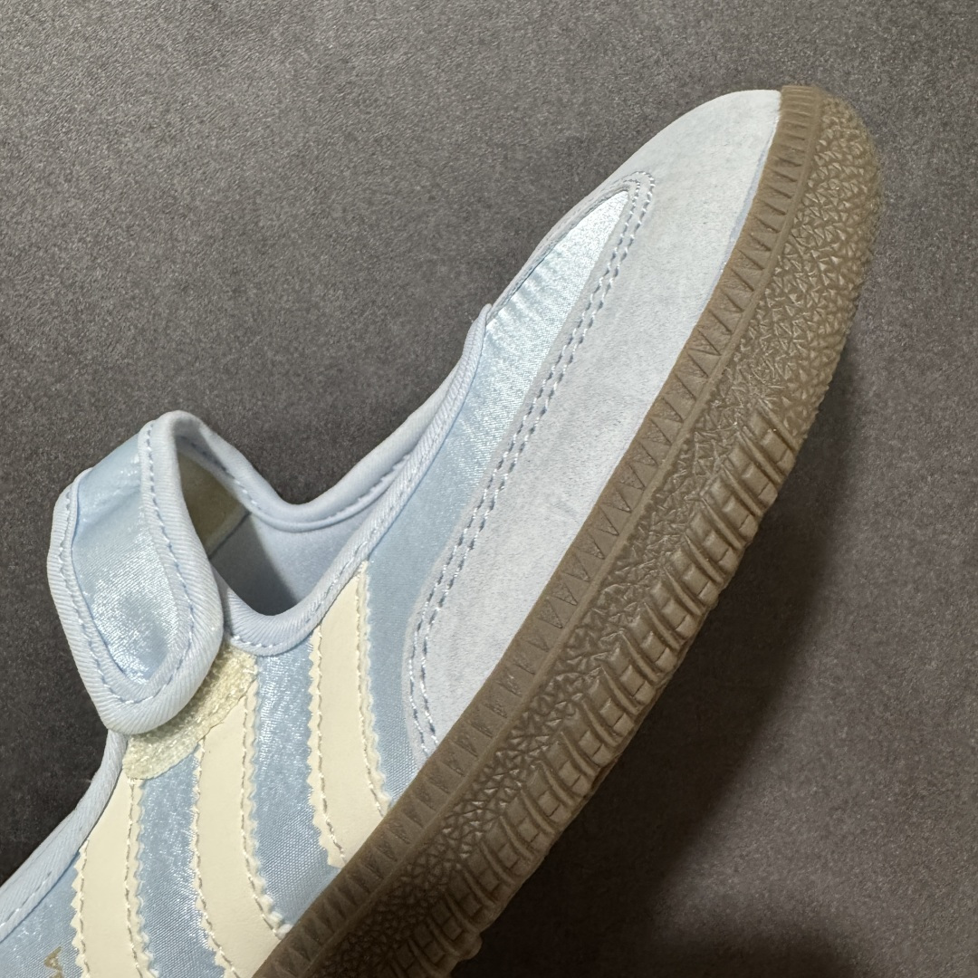 图片[5]-特价【公司级】Adidas Samba Janes阿迪达斯玛丽珍款玫瑰金板鞋懒人一脚蹬运动鞋 Adidas Samba Janes采用皮革材质，Adidas Samba Janes的设计融合了经典与现代元素。它采用了玛丽珍鞋的特色设计，如鞋面上的扣带和环扣装饰，同时保留了Samba鞋的经典三道杠设计和橡胶大底。这款鞋的鞋型修长，中足偏窄，整体贴合感强，适合标准脚型和宽脚型的人群‌ 货号： IH9206 HI6485 尺码：36 36.5 37 38 38.5 39 40 40.5 41 42-选品中心