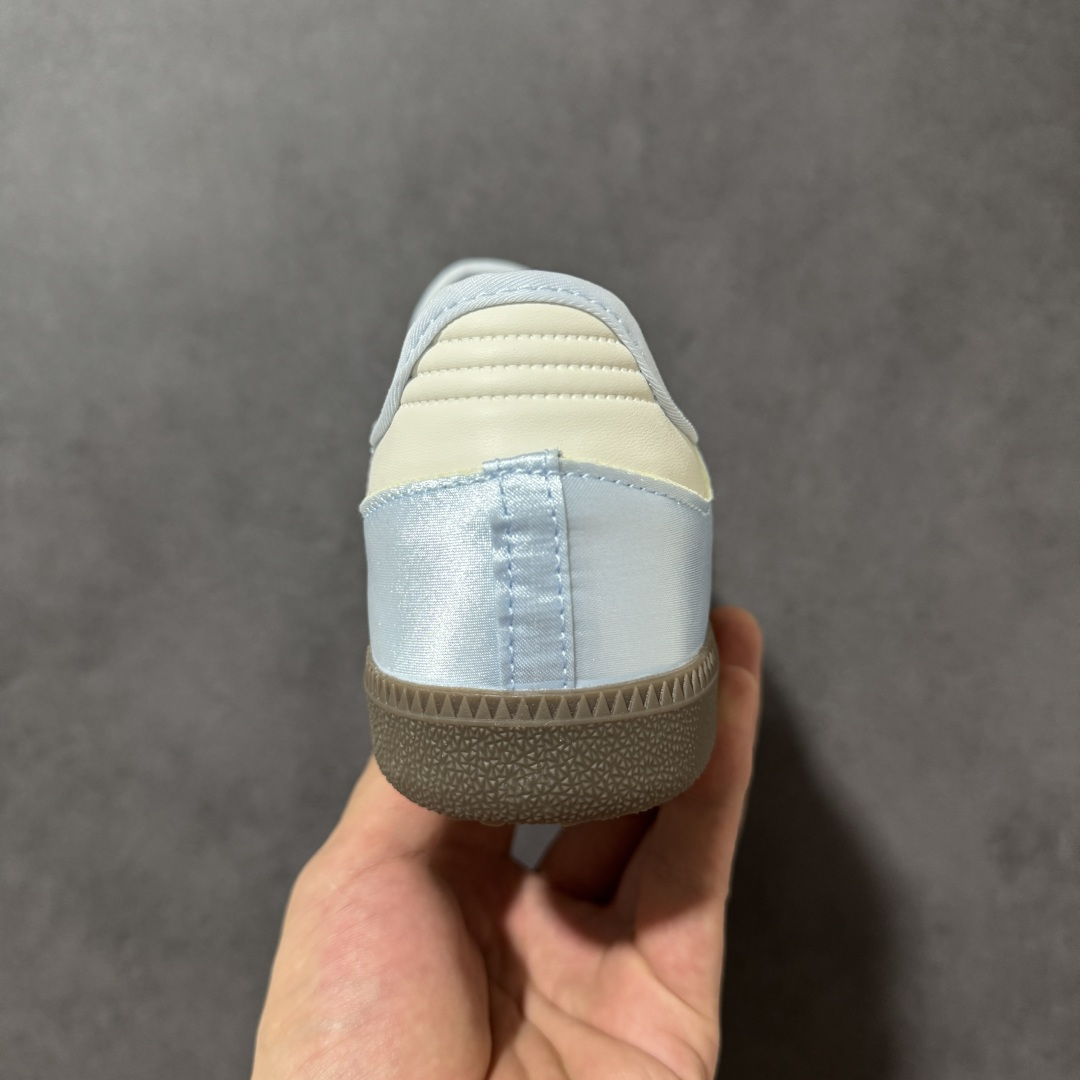 图片[4]-特价【公司级】Adidas Samba Janes阿迪达斯玛丽珍款玫瑰金板鞋懒人一脚蹬运动鞋 Adidas Samba Janes采用皮革材质，Adidas Samba Janes的设计融合了经典与现代元素。它采用了玛丽珍鞋的特色设计，如鞋面上的扣带和环扣装饰，同时保留了Samba鞋的经典三道杠设计和橡胶大底。这款鞋的鞋型修长，中足偏窄，整体贴合感强，适合标准脚型和宽脚型的人群‌ 货号： IH9206 HI6485 尺码：36 36.5 37 38 38.5 39 40 40.5 41 42-选品中心