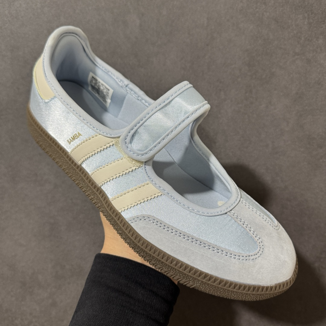 图片[3]-特价【公司级】Adidas Samba Janes阿迪达斯玛丽珍款玫瑰金板鞋懒人一脚蹬运动鞋 Adidas Samba Janes采用皮革材质，Adidas Samba Janes的设计融合了经典与现代元素。它采用了玛丽珍鞋的特色设计，如鞋面上的扣带和环扣装饰，同时保留了Samba鞋的经典三道杠设计和橡胶大底。这款鞋的鞋型修长，中足偏窄，整体贴合感强，适合标准脚型和宽脚型的人群‌ 货号： IH9206 HI6485 尺码：36 36.5 37 38 38.5 39 40 40.5 41 42-选品中心