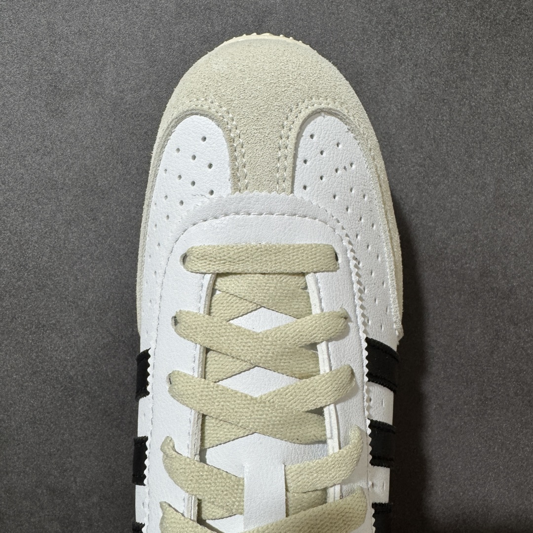 图片[8]-【公司级】adidas阿迪达斯三叶草男女鞋CHANGLE运动休闲鞋，经典鞋款，皮革鞋面，橡胶外底，提供可靠抓力。日版鞋款致敬经典，融入现代风格。以复古低帮造型亮相，经典设计得以保留，并融入了双缝线丁 型鞋头焕新。采用舒适的摔纹打孔皮革精心打造，触感良好又实穿。鞋带设计，提供贴合且可调节的穿着体验，适合日常穿着。橡胶外底提供可靠抓力，令此款，运动鞋成为城市探索的百搭之选。adidas 品牌标识也为复古外观增添了正宗实感。 货号：KJ3959 尺码： 36-45-选品中心