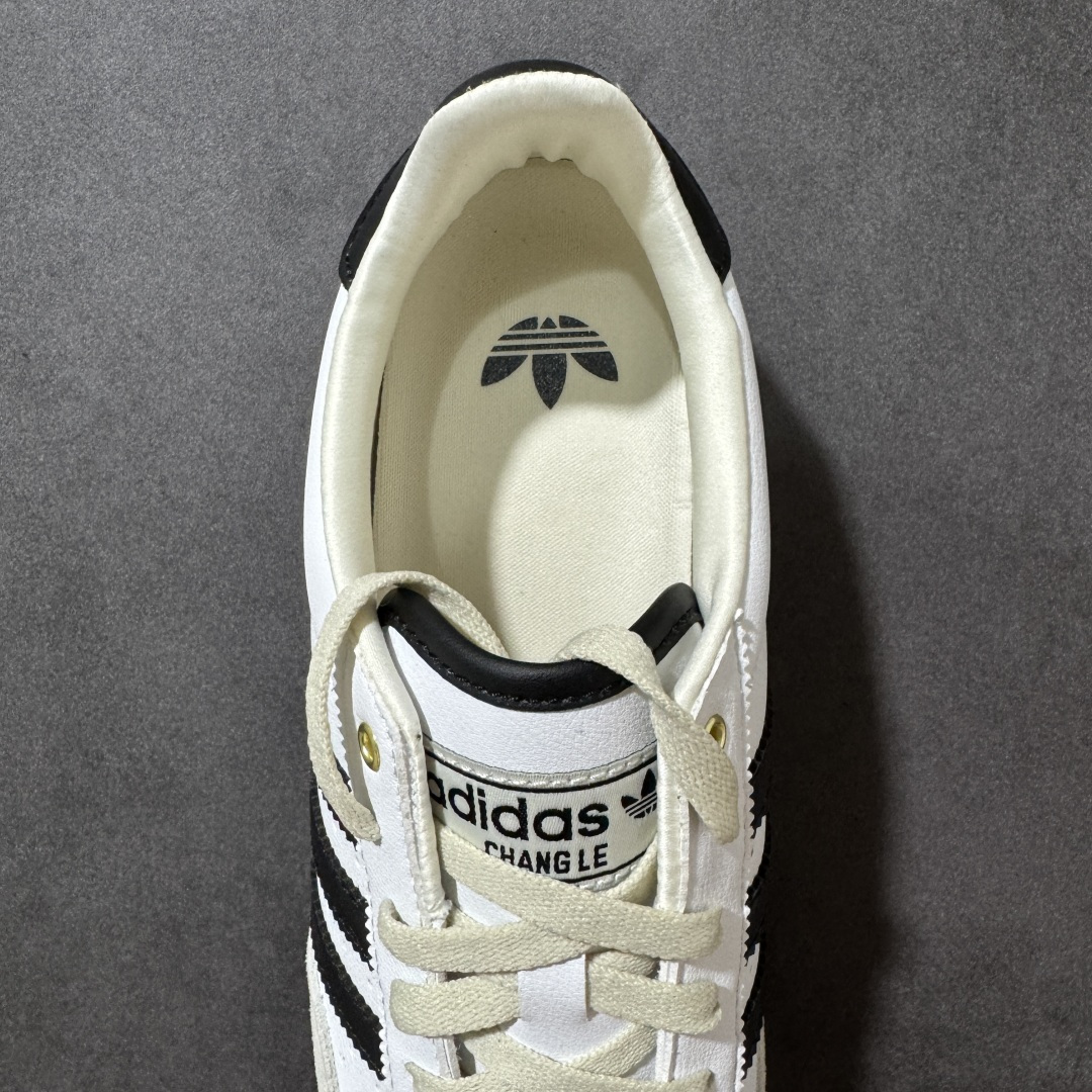 图片[7]-【公司级】adidas阿迪达斯三叶草男女鞋CHANGLE运动休闲鞋，经典鞋款，皮革鞋面，橡胶外底，提供可靠抓力。日版鞋款致敬经典，融入现代风格。以复古低帮造型亮相，经典设计得以保留，并融入了双缝线丁 型鞋头焕新。采用舒适的摔纹打孔皮革精心打造，触感良好又实穿。鞋带设计，提供贴合且可调节的穿着体验，适合日常穿着。橡胶外底提供可靠抓力，令此款，运动鞋成为城市探索的百搭之选。adidas 品牌标识也为复古外观增添了正宗实感。 货号：KJ3959 尺码： 36-45-选品中心