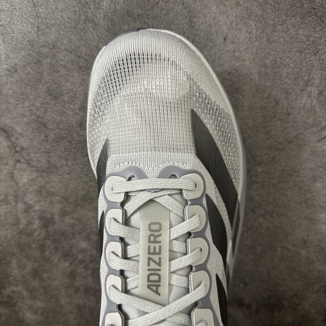 图片[5]-【XE版本】Adidas Adizero EVO SL 马拉松竞速专业跑鞋 市场最强版出货 原材料 内置碳板 原厂网纱潮流 超临界发泡大底 脚感软弹度与原版几乎无差别 细节目前市场最接近原版品质 外贸专供 最大做到48码 此款针织网面非常轻薄 纤维间的缝隙很大 可以保证跑步时的透气、排汗效果 鞋舌直接与两侧的内衬和鞋底连接在一起 在跑步过程中不会被鞋舌的左右移动所困扰 在标准鞋带孔的基础上再拓宽一组鞋带孔 适合不同脚型的需求 突破性 EnergyRods 技术，有助于跑者实现更好的成绩 中底独特的LIGHTSTRIKE PRO泡棉材质 微弹感觉在跑步过程中给予了良好的支撑体验 对于顶级精英和高水平进阶跑者来说 ADIOS PRO是一双值得信赖的竞速比赛用鞋 货号：JR3414 尺码：36-48-选品中心