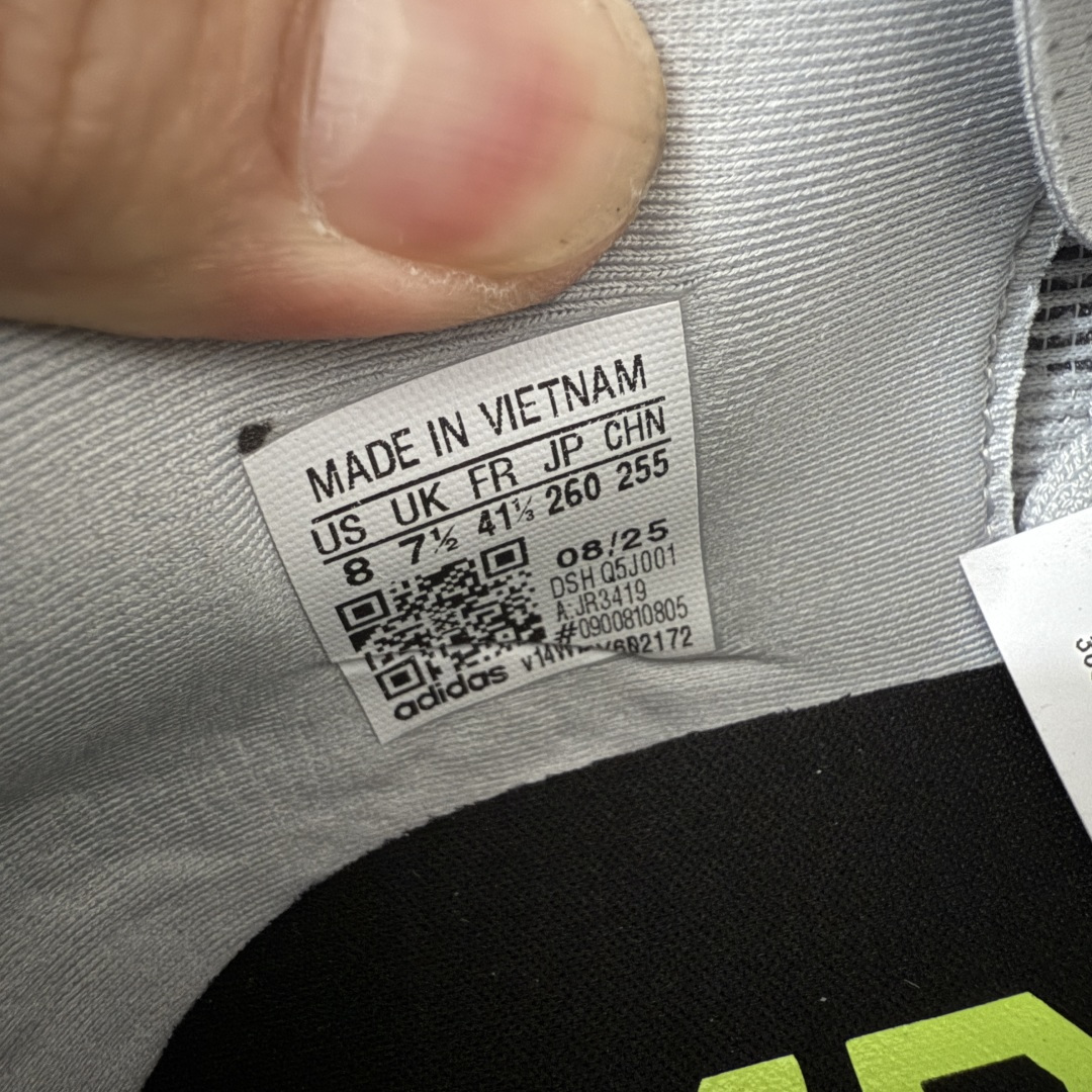 图片[7]-【XE版本】Adidas Adizero EVO SL 马拉松竞速专业跑鞋 市场最强版出货 原材料 内置碳板 原厂网纱潮流 超临界发泡大底 脚感软弹度与原版几乎无差别 细节目前市场最接近原版品质 外贸专供 最大做到48码 此款针织网面非常轻薄 纤维间的缝隙很大 可以保证跑步时的透气、排汗效果 鞋舌直接与两侧的内衬和鞋底连接在一起 在跑步过程中不会被鞋舌的左右移动所困扰 在标准鞋带孔的基础上再拓宽一组鞋带孔 适合不同脚型的需求 突破性 EnergyRods 技术，有助于跑者实现更好的成绩 中底独特的LIGHTSTRIKE PRO泡棉材质 微弹感觉在跑步过程中给予了良好的支撑体验 对于顶级精英和高水平进阶跑者来说 ADIOS PRO是一双值得信赖的竞速比赛用鞋 货号：JR3419 尺码：36-48-选品中心