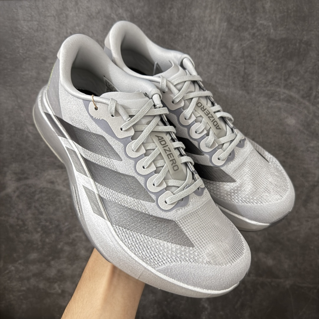 【XE版本】Adidas Adizero EVO SL 马拉松竞速专业跑鞋 市场最强版出货 原材料 内置碳板 原厂网纱潮流 超临界发泡大底 脚感软弹度与原版几乎无差别 细节目前市场最接近原版品质 外贸专供 最大做到48码 此款针织网面非常轻薄 纤维间的缝隙很大 可以保证跑步时的透气、排汗效果 鞋舌直接与两侧的内衬和鞋底连接在一起 在跑步过程中不会被鞋舌的左右移动所困扰 在标准鞋带孔的基础上再拓宽一组鞋带孔 适合不同脚型的需求 突破性 EnergyRods 技术，有助于跑者实现更好的成绩 中底独特的LIGHTSTRIKE PRO泡棉材质 微弹感觉在跑步过程中给予了良好的支撑体验 对于顶级精英和高水平进阶跑者来说 ADIOS PRO是一双值得信赖的竞速比赛用鞋 货号：JR3419 尺码：36-48-选品中心