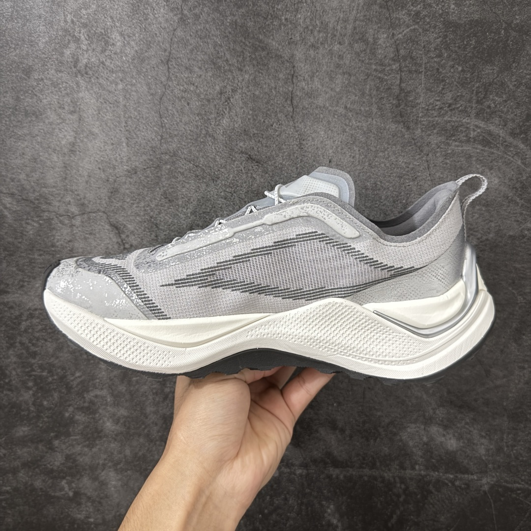 图片[2]-【纯原版】adidas HOLO PEAK 舒适贴合 户外越野跑鞋 男女同款 KK2240 顶级纯原 原鞋私模1：1开发 抽绳绑带设计，黑武士款机能感拉满，Lightstrike Pro中底踩出硬核气场，暗黑美学直接封神；黑武士款通透网面+流线型设计，清爽又轻盈，穿搭脚感全拿捏；大地咖款复古氛围感拉满，马牌大底防滑耐磨，抓地力超稳，软弹中底适合长时间步行越野不累脚，超高颜值 百搭各种风格！ 尺码：36-45含半码-选品中心