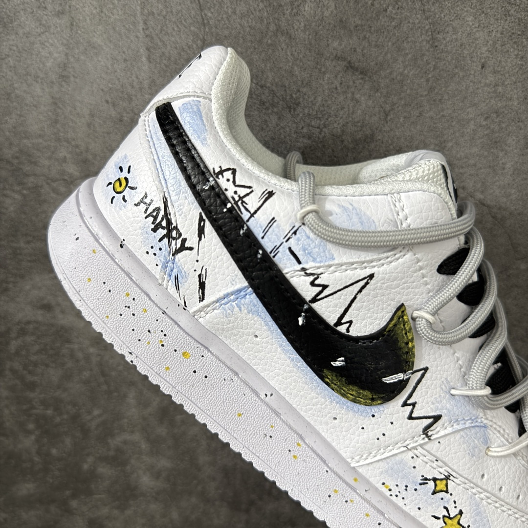 图片[7]-【手绘定制】NIKE COURT VISION LO ‘DIY’定制 低帮百搭 透气休闲运动板鞋 兼顾舒适脚感和出众风范 演绎匠心之作 结构性的支撑贴合感结合复古篮球设计 电绣工艺 皮料切割干净无任何毛边 细节完美 货号： DH2987-101 尺码： 36 36.5 37.5 38 38.5 39 40 40.5 41 42 42.5 43 44 45-选品中心