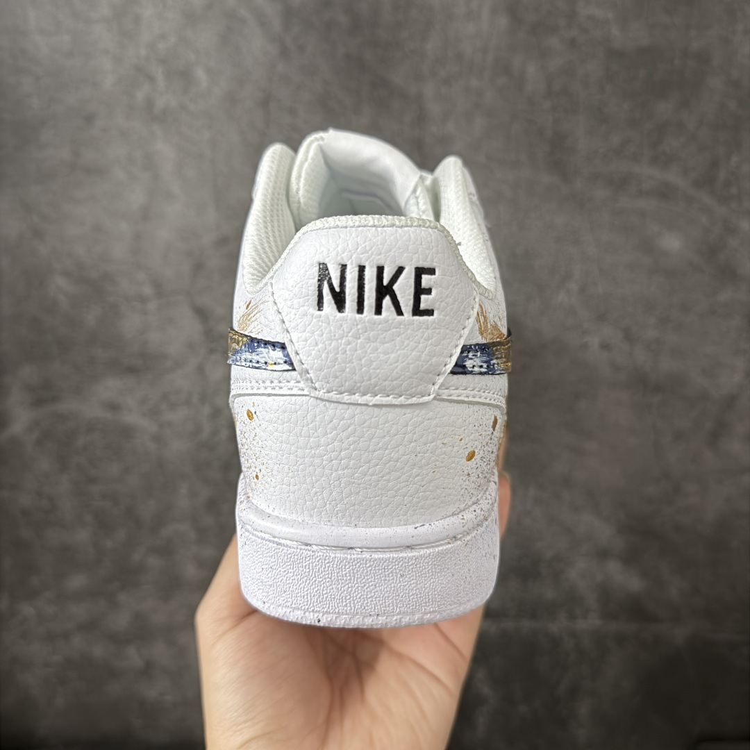 图片[4]-【手绘定制】NIKE COURT VISION LO ‘DIY’定制 低帮百搭 透气休闲运动板鞋 兼顾舒适脚感和出众风范 演绎匠心之作 结构性的支撑贴合感结合复古篮球设计 电绣工艺 皮料切割干净无任何毛边 细节完美 货号： DH2987-101 尺码： 36 36.5 37.5 38 38.5 39 40 40.5 41 42 42.5 43 44 45-选品中心