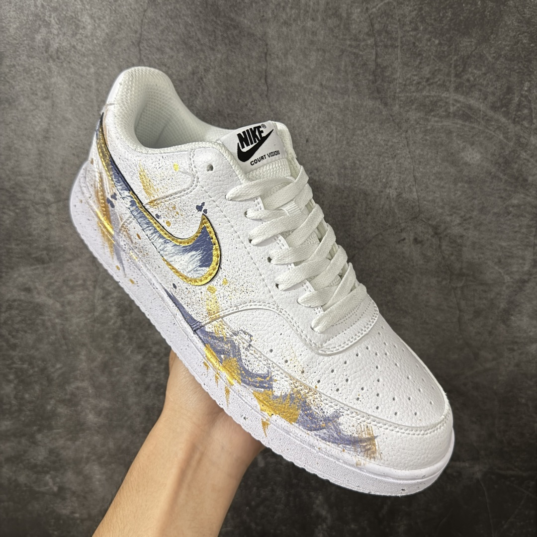 图片[3]-【手绘定制】NIKE COURT VISION LO ‘DIY’定制 低帮百搭 透气休闲运动板鞋 兼顾舒适脚感和出众风范 演绎匠心之作 结构性的支撑贴合感结合复古篮球设计 电绣工艺 皮料切割干净无任何毛边 细节完美 货号： DH2987-101 尺码： 36 36.5 37.5 38 38.5 39 40 40.5 41 42 42.5 43 44 45-选品中心