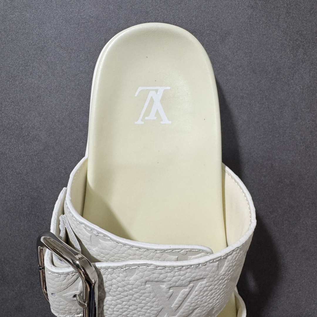 图片[7]-【莞产礼盒版】LOUIS VUITTON 路易威登LV 2026ss最新春夏款 LOUIS VUITTON Venice 小牛皮 圆头搭扣 穆勒鞋 一字拖鞋 男款 圆头套脚凉鞋 室内外穿着皆宜。纯牛皮材质，鞋面受专水台高密度发泡材质，轻盈舒适，鞋底厚度3.5cm 上脚超显腿长 尺码：39 40 41 42 43 44 45 46-选品中心