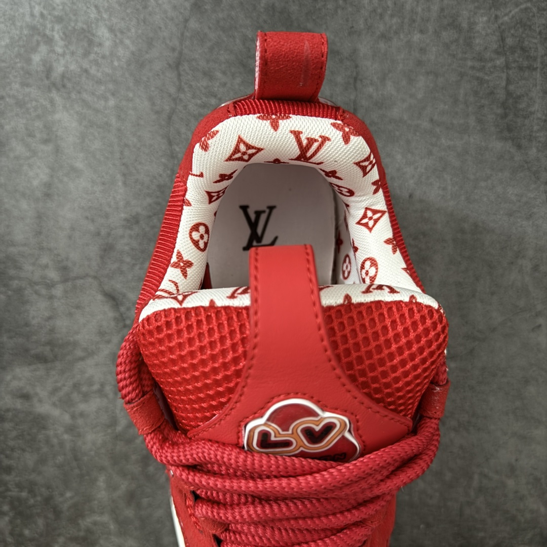 图片[8]-【纯原礼盒版】Louis Vuitton LV Skate时装走秀圆头系带运动鞋 完美鞋型超高的清洁度 零毛边线头瑕疵 全套原楦原纸版原鞋开模 全网最具灵魂的版型 正确原装黄色鞋盒 正确中底印花 鞋面印花3D高频深度立体 全鞋电脑针车 紧密相连 针距密度一致 环保乳胶注塑鞋垫 厚度脚感还原原版 皮面裁剪部位 统一油边封口工艺 原装橡胶大底含胶量大底组合零偏差 专柜全套包装 防尘袋 说明书 质保卡 男女鞋 尺码：35-46-选品中心