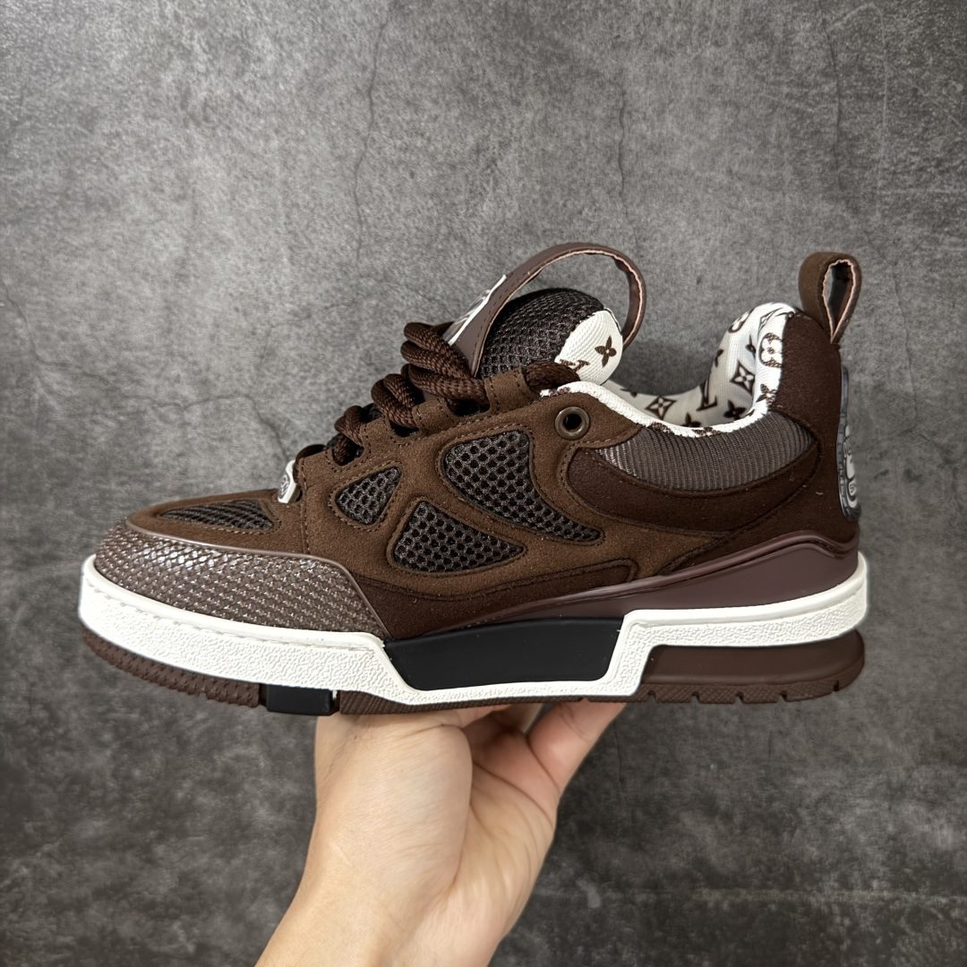 图片[2]-【纯原礼盒版】Louis Vuitton LV Skate时装走秀圆头系带运动鞋 完美鞋型超高的清洁度 零毛边线头瑕疵 全套原楦原纸版原鞋开模 全网最具灵魂的版型 正确原装黄色鞋盒 正确中底印花 鞋面印花3D高频深度立体 全鞋电脑针车 紧密相连 针距密度一致 环保乳胶注塑鞋垫 厚度脚感还原原版 皮面裁剪部位 统一油边封口工艺 原装橡胶大底含胶量大底组合零偏差 专柜全套包装 防尘袋 说明书 质保卡 男女鞋 尺码：35-46-选品中心