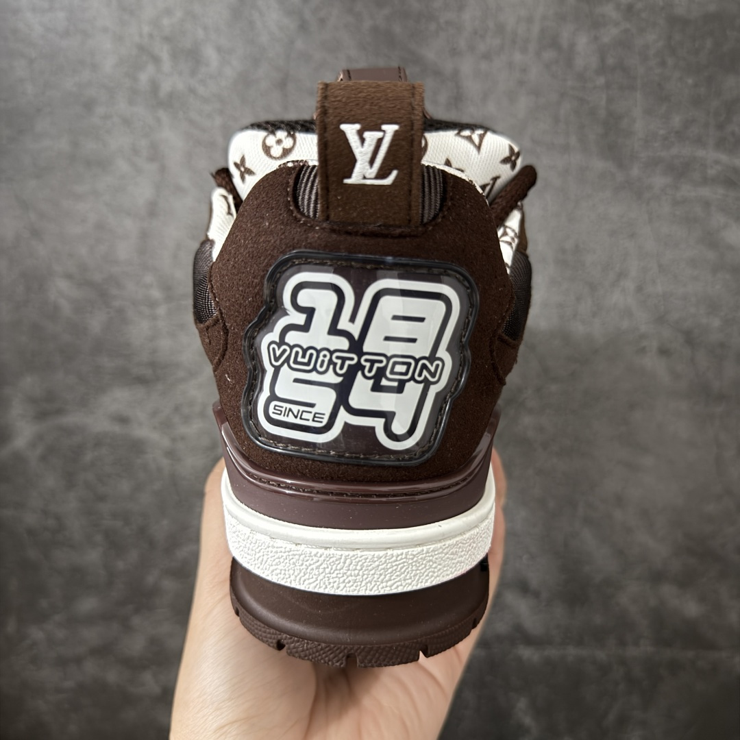 图片[4]-【纯原礼盒版】Louis Vuitton LV Skate时装走秀圆头系带运动鞋 完美鞋型超高的清洁度 零毛边线头瑕疵 全套原楦原纸版原鞋开模 全网最具灵魂的版型 正确原装黄色鞋盒 正确中底印花 鞋面印花3D高频深度立体 全鞋电脑针车 紧密相连 针距密度一致 环保乳胶注塑鞋垫 厚度脚感还原原版 皮面裁剪部位 统一油边封口工艺 原装橡胶大底含胶量大底组合零偏差 专柜全套包装 防尘袋 说明书 质保卡 男女鞋 尺码：35-46-选品中心