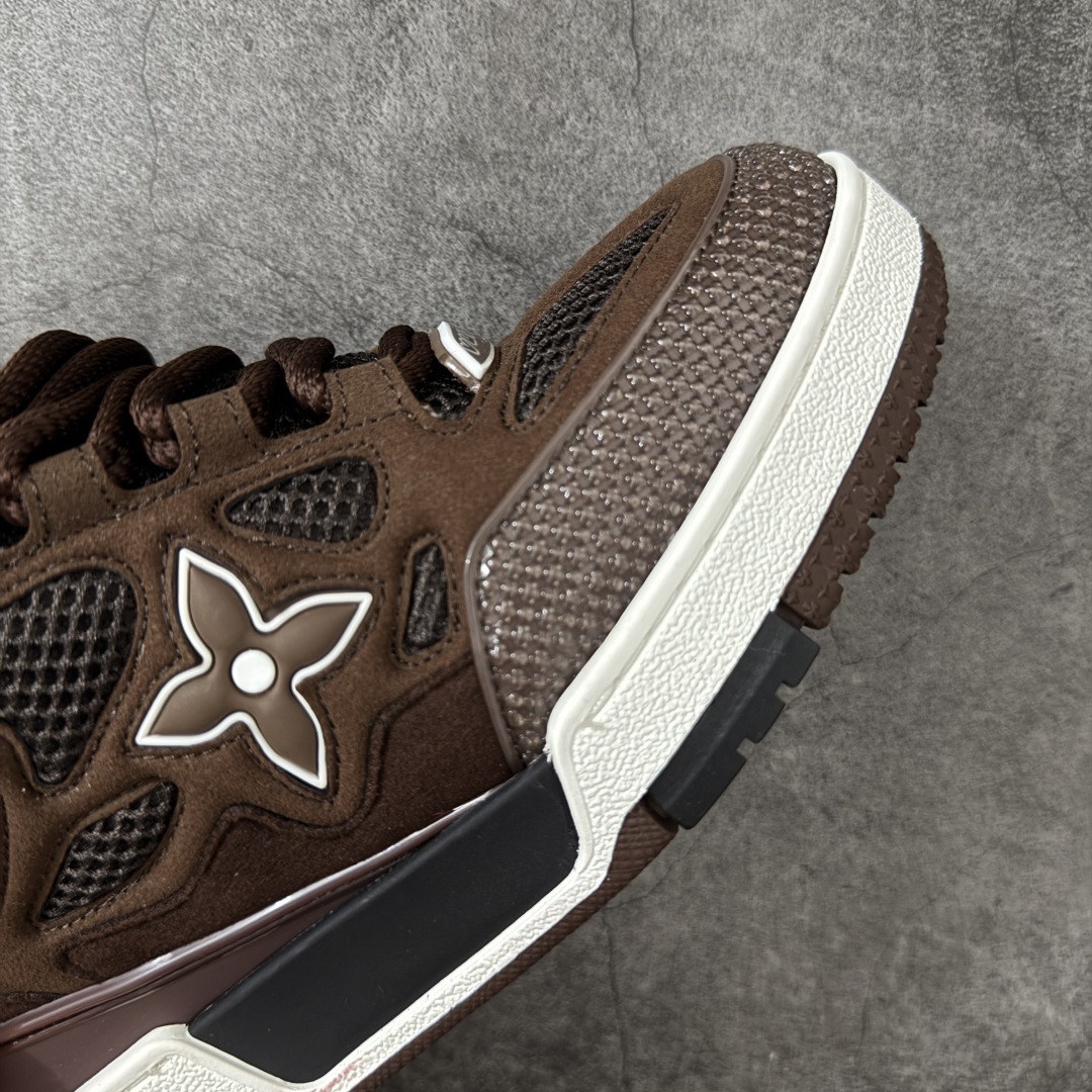 图片[6]-【纯原礼盒版】Louis Vuitton LV Skate时装走秀圆头系带运动鞋 完美鞋型超高的清洁度 零毛边线头瑕疵 全套原楦原纸版原鞋开模 全网最具灵魂的版型 正确原装黄色鞋盒 正确中底印花 鞋面印花3D高频深度立体 全鞋电脑针车 紧密相连 针距密度一致 环保乳胶注塑鞋垫 厚度脚感还原原版 皮面裁剪部位 统一油边封口工艺 原装橡胶大底含胶量大底组合零偏差 专柜全套包装 防尘袋 说明书 质保卡 男女鞋 尺码：35-46-选品中心