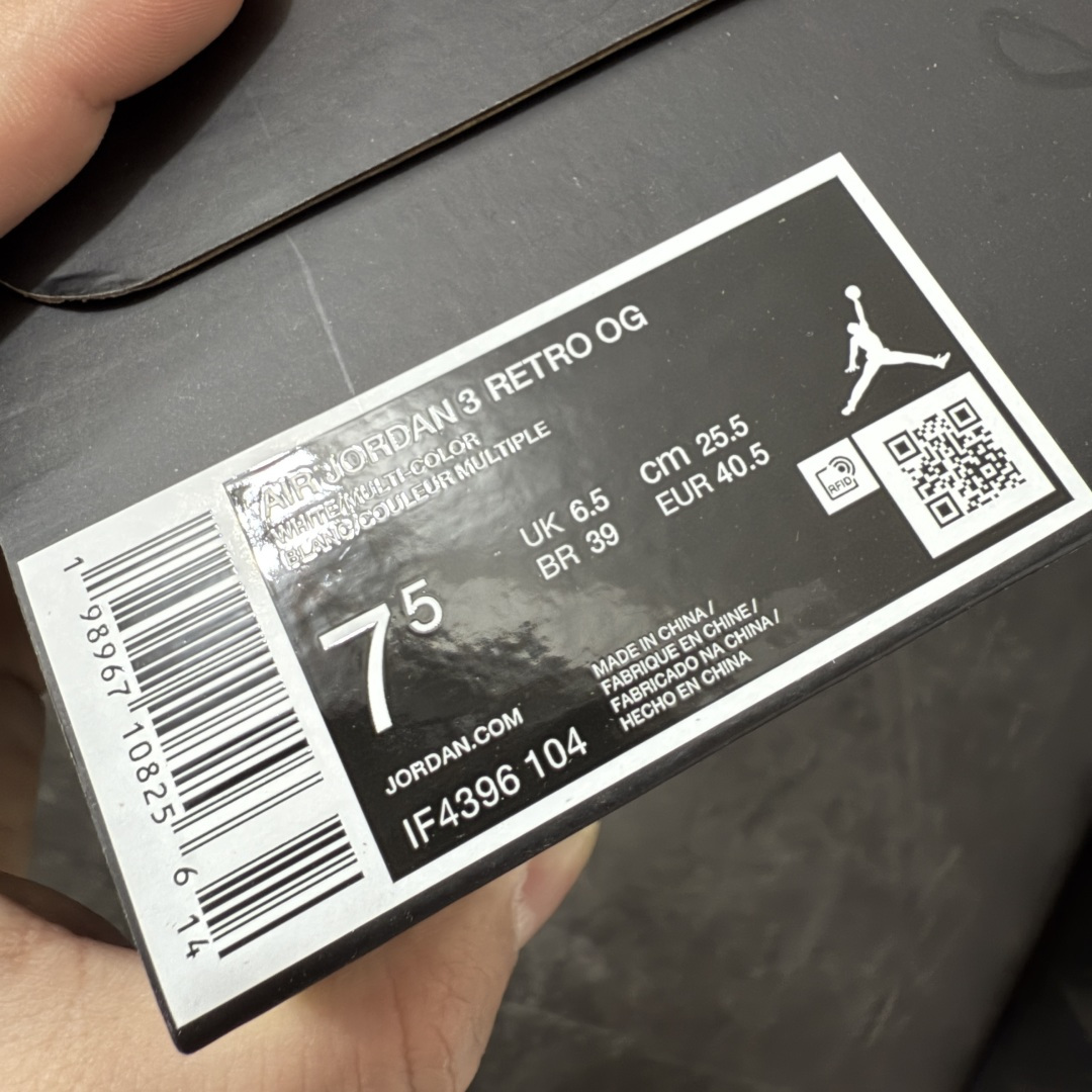 图片[9]-【原厂版】Air Jordan 3 OG Retro 2025版aj3真蓝 白蓝 出货 货号：IF4396-104 原厂皮料 原装细纹磨砂爆裂纹 原楦原纸板开发 确保原汁原味 原厂皮料质感色泽绝无偏差 完美中底拉帮 原厂中底钢印 原档案大底 如假白送 大底纹路 气垫通透度PU的回弹性均百分百还原 原厂电绣鞋舌飞人刺绣针数立体讲究精细欢迎对比正品原鞋 尺码：40-47.5-选品中心