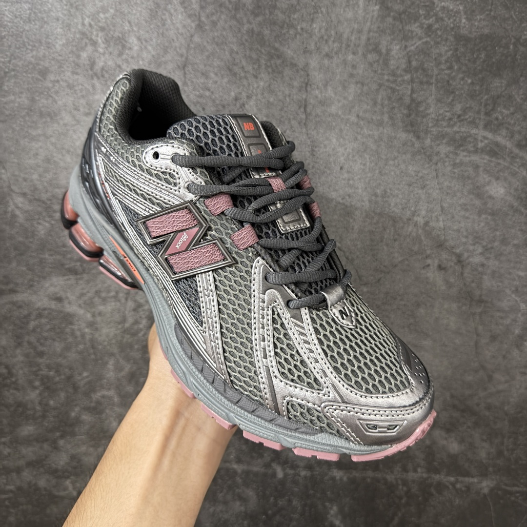 图片[3]-【纯原版】NB新百伦New Balance NB1906 U190629R系列复古老爹风休闲运动慢跑鞋 采用轻质牛剖革拼接透气网眼衬垫织物鞋面材质#T-Beam大底提供足步弓支撑，保持步态稳定#后跟搭载外露缓震胶 鞋身整体以各种深浅不一的灰色覆盖，鞋头以淡蓝色调装饰，网眼衬垫通过不规律的色块实现做旧的美感，泛黄的鞋底更是进一步增添了复古气息。 尺码：36 37 37.5 38 38.5 39.5 40 40.5 41.5 42 42.5 43 44 45 46.5-选品中心