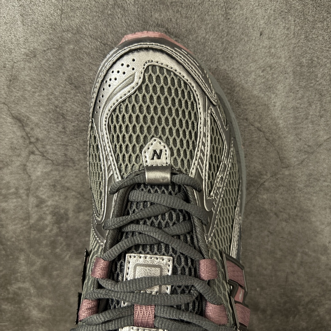 图片[5]-【纯原版】NB新百伦New Balance NB1906 U190629R系列复古老爹风休闲运动慢跑鞋 采用轻质牛剖革拼接透气网眼衬垫织物鞋面材质#T-Beam大底提供足步弓支撑，保持步态稳定#后跟搭载外露缓震胶 鞋身整体以各种深浅不一的灰色覆盖，鞋头以淡蓝色调装饰，网眼衬垫通过不规律的色块实现做旧的美感，泛黄的鞋底更是进一步增添了复古气息。 尺码：36 37 37.5 38 38.5 39.5 40 40.5 41.5 42 42.5 43 44 45 46.5-选品中心