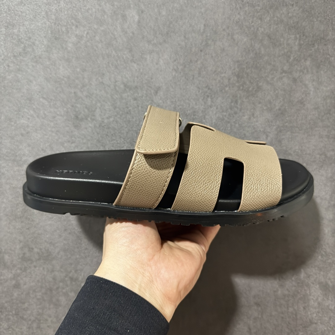【公司级】Hermes Chypre 爱马仕平底一字拖鞋 Gray Black 尺码:35 36 37 38 39 40 41 42 43 44 45 46-选品中心