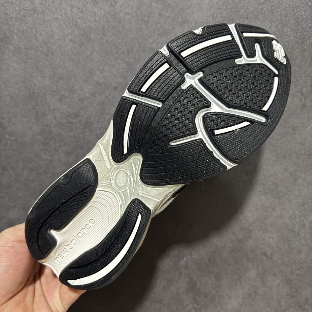 New Balance M2010系列 新百伦 复古老爹风网布跑步休闲运动鞋新百伦经典配色 沿袭了面世之