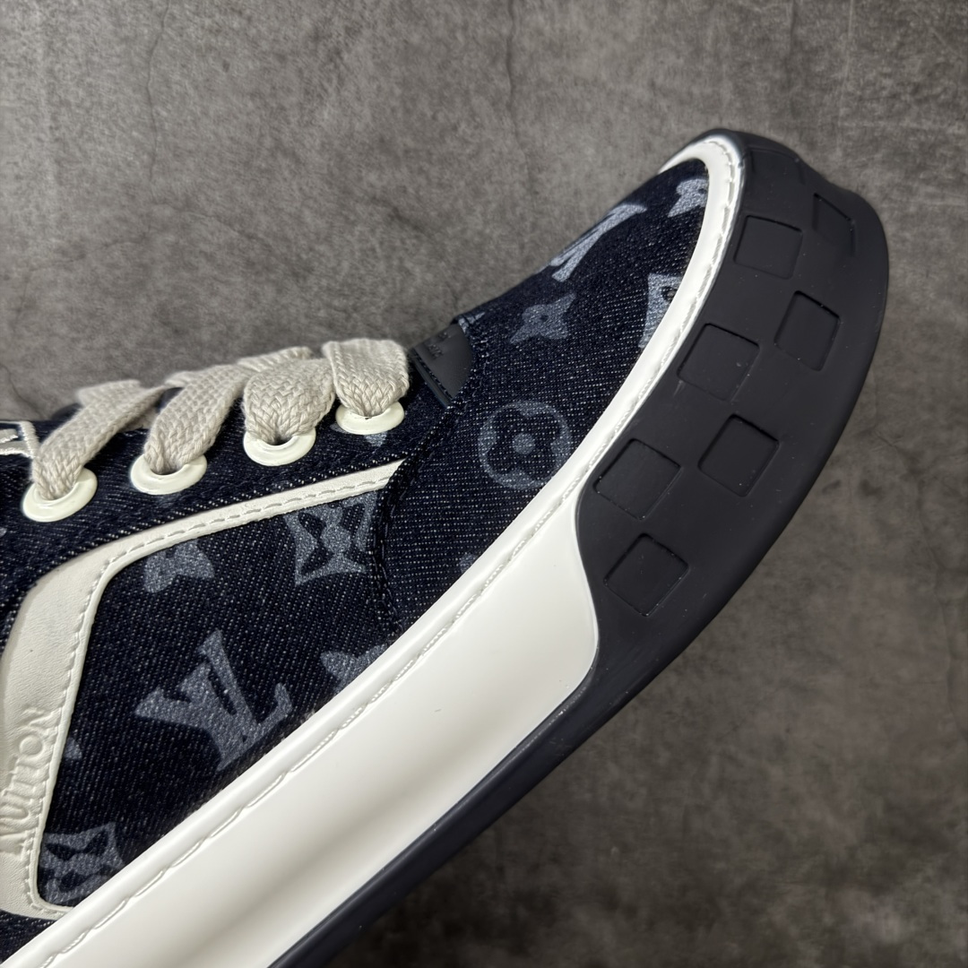 图片[6]-【广东礼盒版】LOUIS VUITTON Tilted 系列 LV饼干鞋｜2026 早春全新上架 LV 路易威登 Tilted Low Sneakers 倾斜系列低帮复古休闲运动板鞋 男鞋｜广东原产｜市售顶级版本 ✦ 升级原楦型开发纸版，鞋型更立体更正 ✦ Monogram 丹宁布鞋面，质感高级耐看 ✦ 鞋垫嵌入EVA软脚感物料，回弹舒适 ✦ 后跟耐弯折滴塑支撑片，稳定不塌 ✦ 全新开发TPR光泽组合隔色鞋底 ✦ LV组合 TPU 生胶底结构，行走稳、耐磨强 ✦ 原版购入开发 ✦ 厚实抽屉式礼品鞋盒 ✦ 原装包装说明书＋防尘布袋 ✦ 附送官方快递加固牛皮纸外盒 法国巴黎百年奢侈品牌 LOUIS VUITTON 路易威登 尺码：39 40 41 42 43 44 45-选品中心