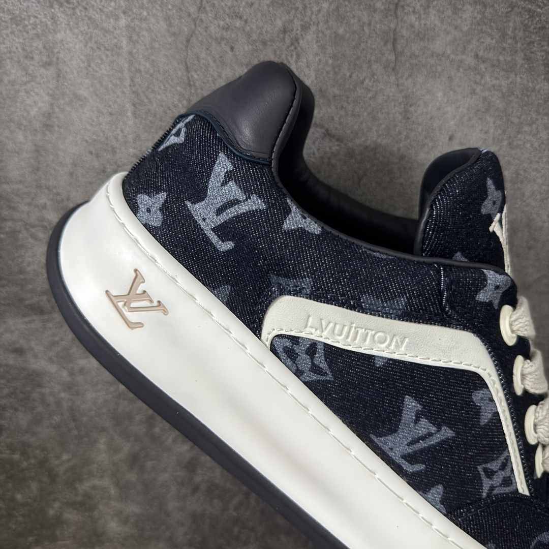 图片[7]-【广东礼盒版】LOUIS VUITTON Tilted 系列 LV饼干鞋｜2026 早春全新上架 LV 路易威登 Tilted Low Sneakers 倾斜系列低帮复古休闲运动板鞋 男鞋｜广东原产｜市售顶级版本 ✦ 升级原楦型开发纸版，鞋型更立体更正 ✦ Monogram 丹宁布鞋面，质感高级耐看 ✦ 鞋垫嵌入EVA软脚感物料，回弹舒适 ✦ 后跟耐弯折滴塑支撑片，稳定不塌 ✦ 全新开发TPR光泽组合隔色鞋底 ✦ LV组合 TPU 生胶底结构，行走稳、耐磨强 ✦ 原版购入开发 ✦ 厚实抽屉式礼品鞋盒 ✦ 原装包装说明书＋防尘布袋 ✦ 附送官方快递加固牛皮纸外盒 法国巴黎百年奢侈品牌 LOUIS VUITTON 路易威登 尺码：39 40 41 42 43 44 45-选品中心