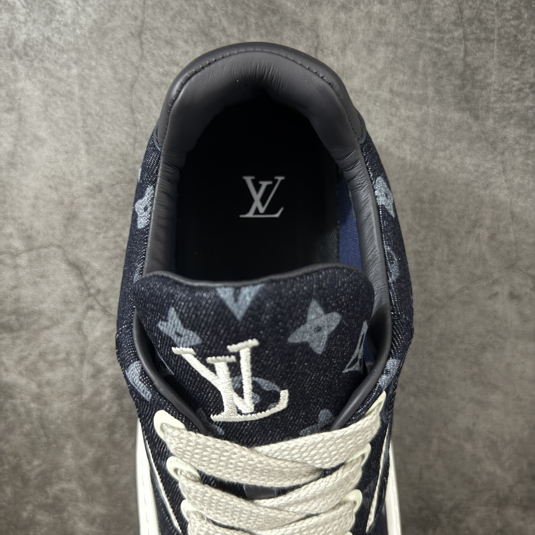 图片[8]-【广东礼盒版】LOUIS VUITTON Tilted 系列 LV饼干鞋｜2026 早春全新上架 LV 路易威登 Tilted Low Sneakers 倾斜系列低帮复古休闲运动板鞋 男鞋｜广东原产｜市售顶级版本 ✦ 升级原楦型开发纸版，鞋型更立体更正 ✦ Monogram 丹宁布鞋面，质感高级耐看 ✦ 鞋垫嵌入EVA软脚感物料，回弹舒适 ✦ 后跟耐弯折滴塑支撑片，稳定不塌 ✦ 全新开发TPR光泽组合隔色鞋底 ✦ LV组合 TPU 生胶底结构，行走稳、耐磨强 ✦ 原版购入开发 ✦ 厚实抽屉式礼品鞋盒 ✦ 原装包装说明书＋防尘布袋 ✦ 附送官方快递加固牛皮纸外盒 法国巴黎百年奢侈品牌 LOUIS VUITTON 路易威登 尺码：39 40 41 42 43 44 45-选品中心